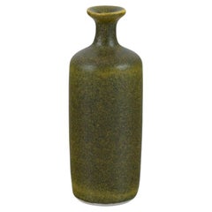 Rolf Palm, céramiste suédois Vase miniature unique avec  glaçure jaune-vert.