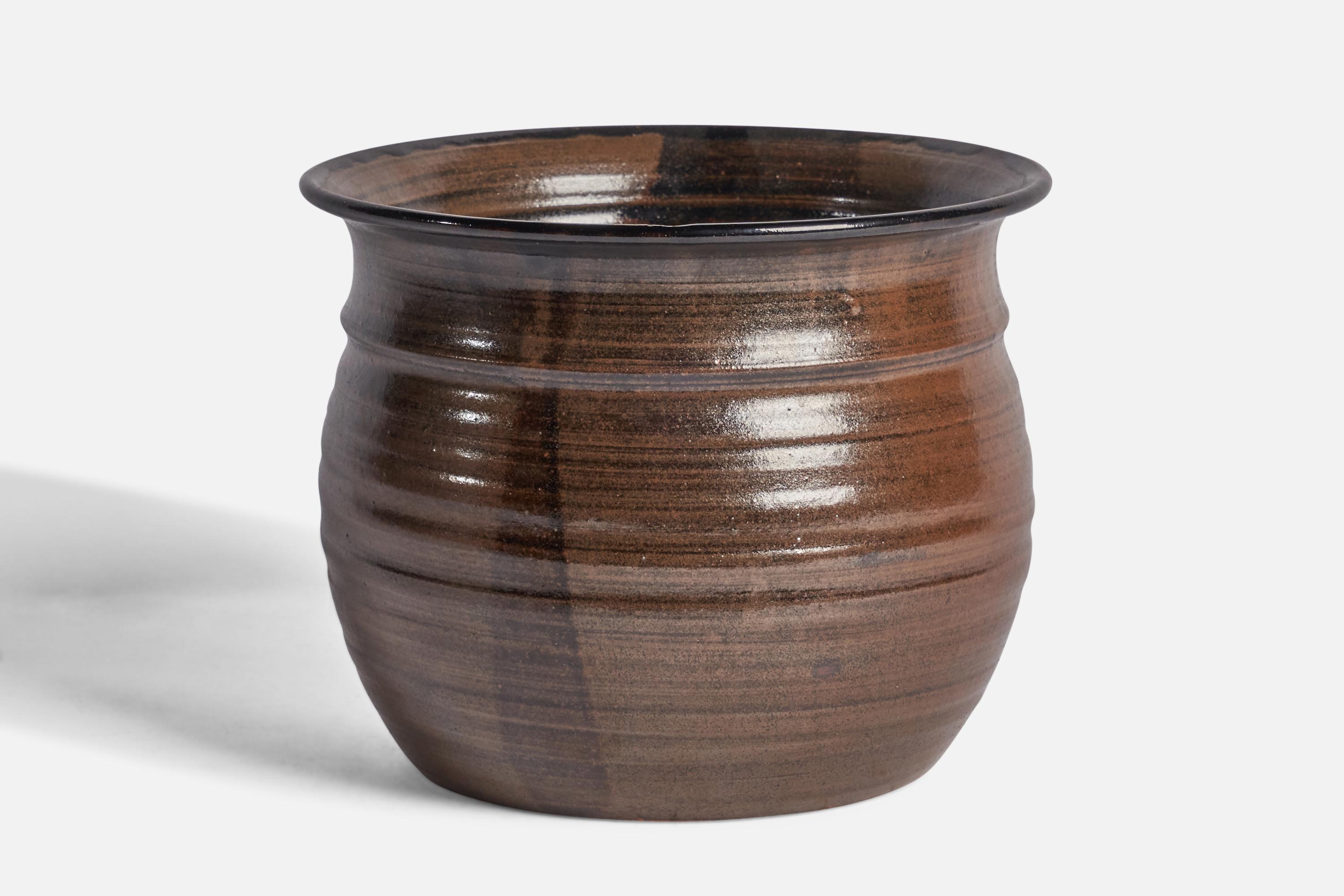 A brown-glazed stoneware vase designed and produced by Rolf Palm, Mölle, Sweden, 1970s.