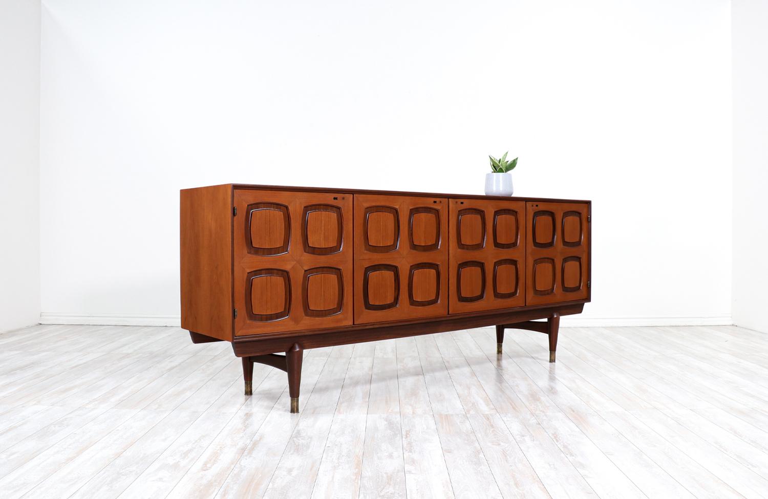 Rolf Rastad & Adolf Relling Two-Tone Teak Credenza for Gustav Bahus In Excellent Condition In Los Angeles, CA