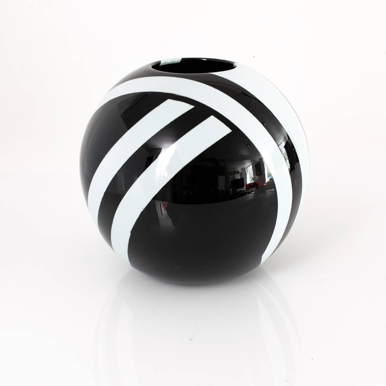 Post-Modern Rolf Sinnemark Scandinavian Postmodern Globe Vase for Rörstrand