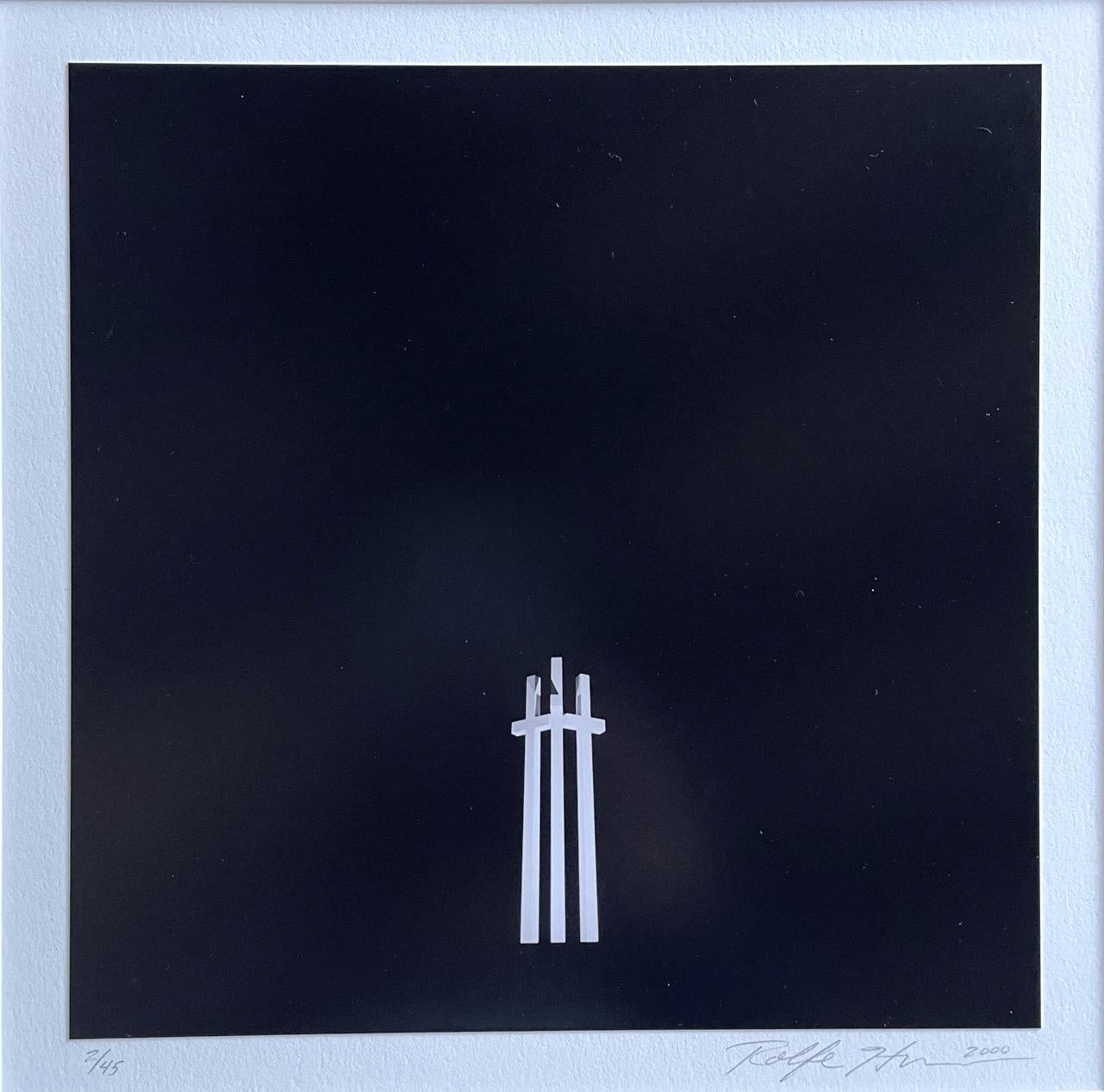 Abstract Photograph de Rolfe Horn - Tres cruces en el cielo nocturno, Castro Valley California