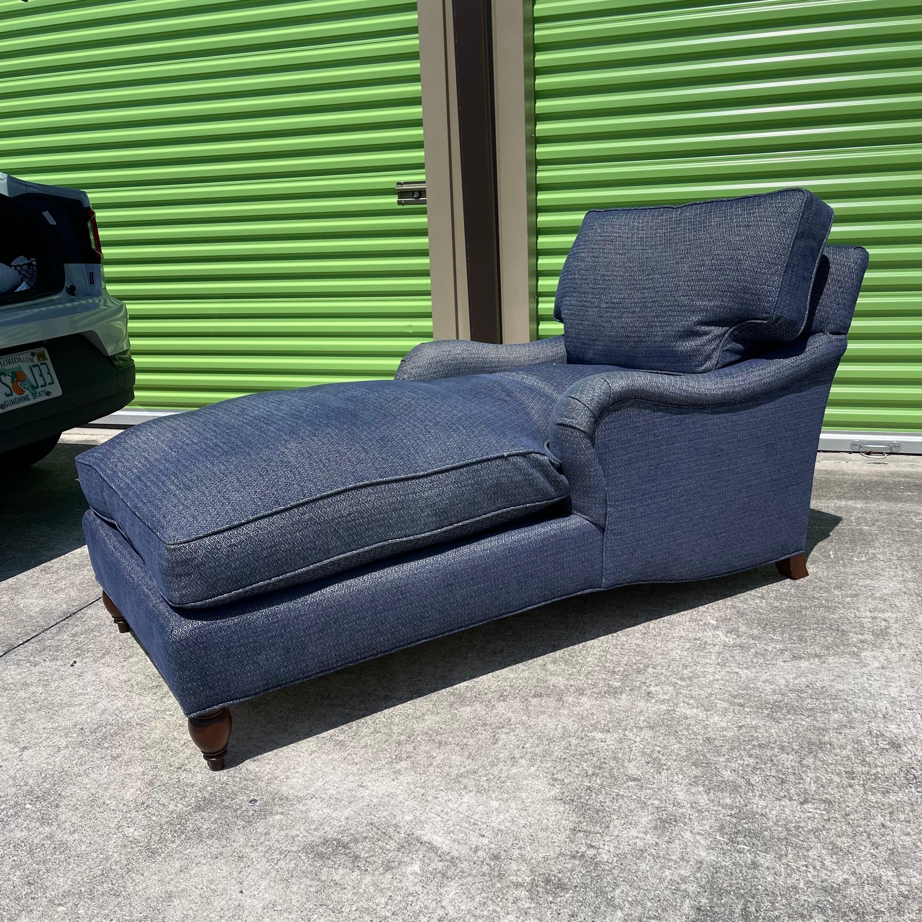 Cama de día con chaise longue y brazos enrollables, hecha a mano en EE.UU. por Lee Jofa en Bueno estado para la venta en Jensen Beach, FL