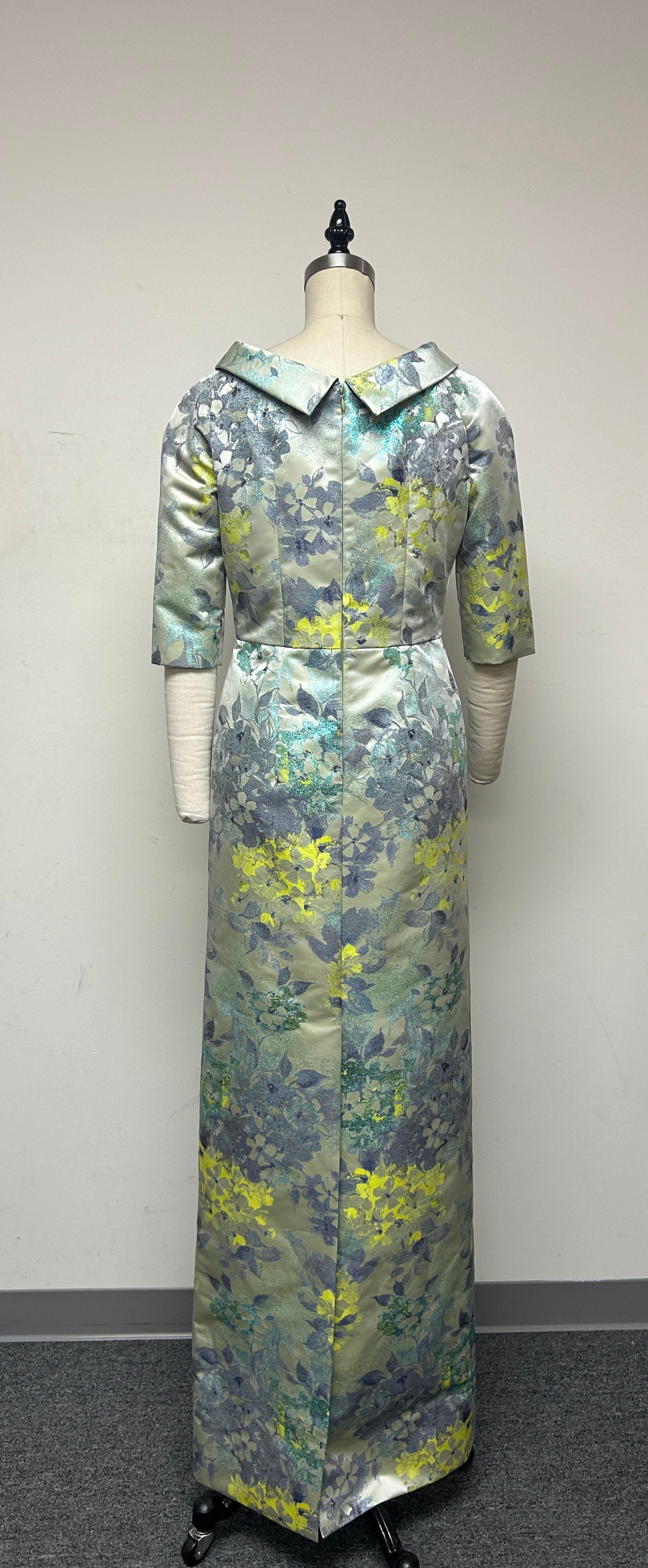 Bata de jacquard floral con cuello vuelto y manga al codo en venta 2