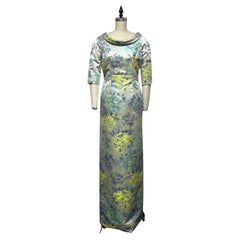 Bata de jacquard floral con cuello vuelto y manga al codo
