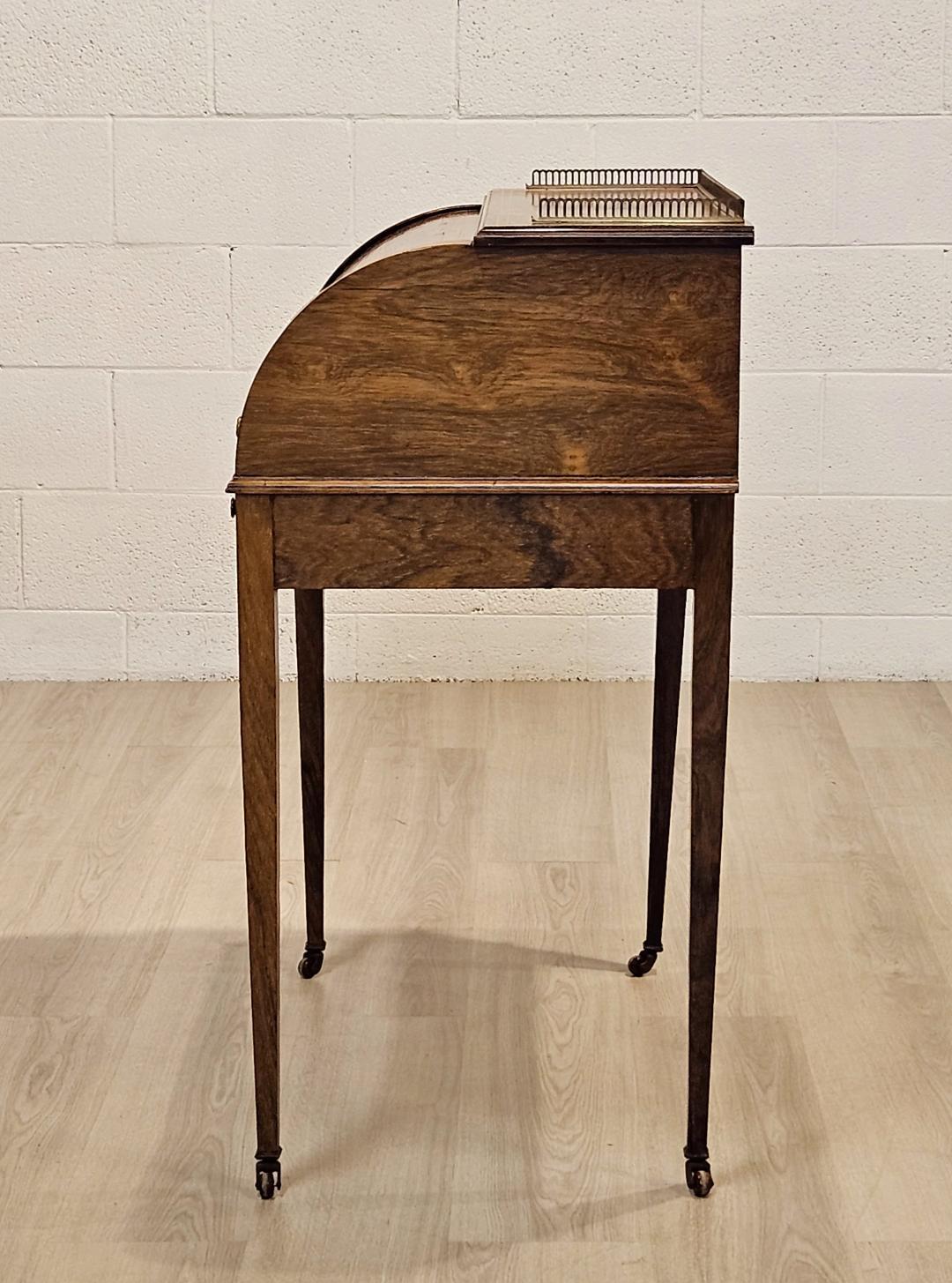 Legno massiccio Scrivania Roll Top, noce francese con intarsio di tarsia in vendita