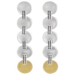 Roll With It
Five Earring
Roll With It
Five Earring