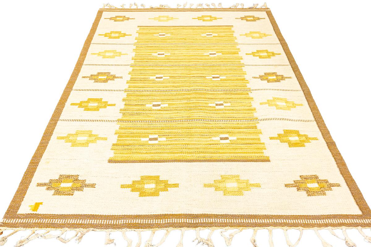 Der schwedische Rollakan-Teppich ist ein Klassiker des skandinavischen Designs, der mit zeitlosen Webtechniken kombiniert wird. Dieser Teppich mit seiner schlichten Ästhetik zeichnet sich durch eine lebendige Farbpalette und eine komplizierte
