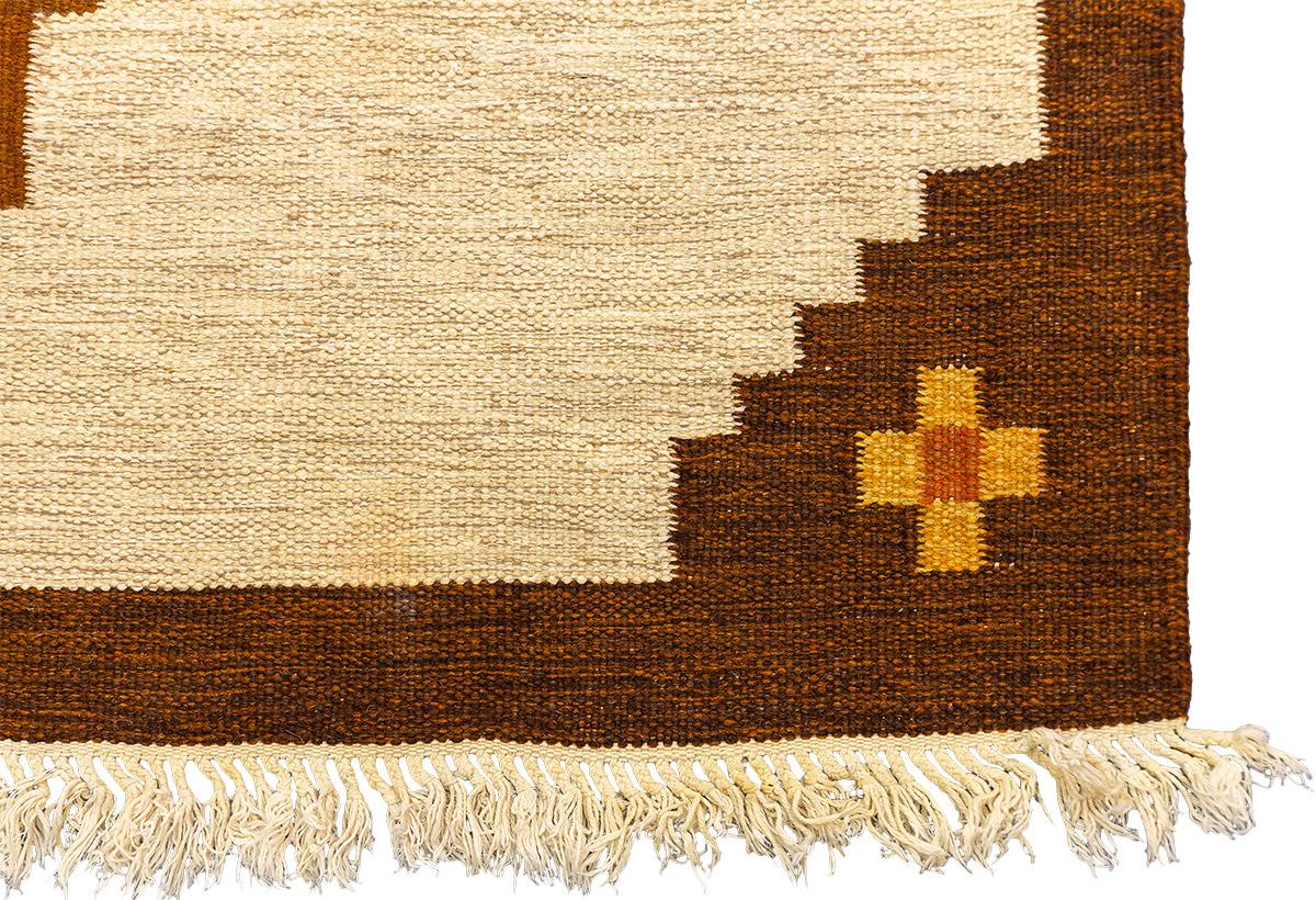 Hand-Crafted Rollakan Rug Swedish Flat-Weave Geometric Design Beige Field Color For Sale