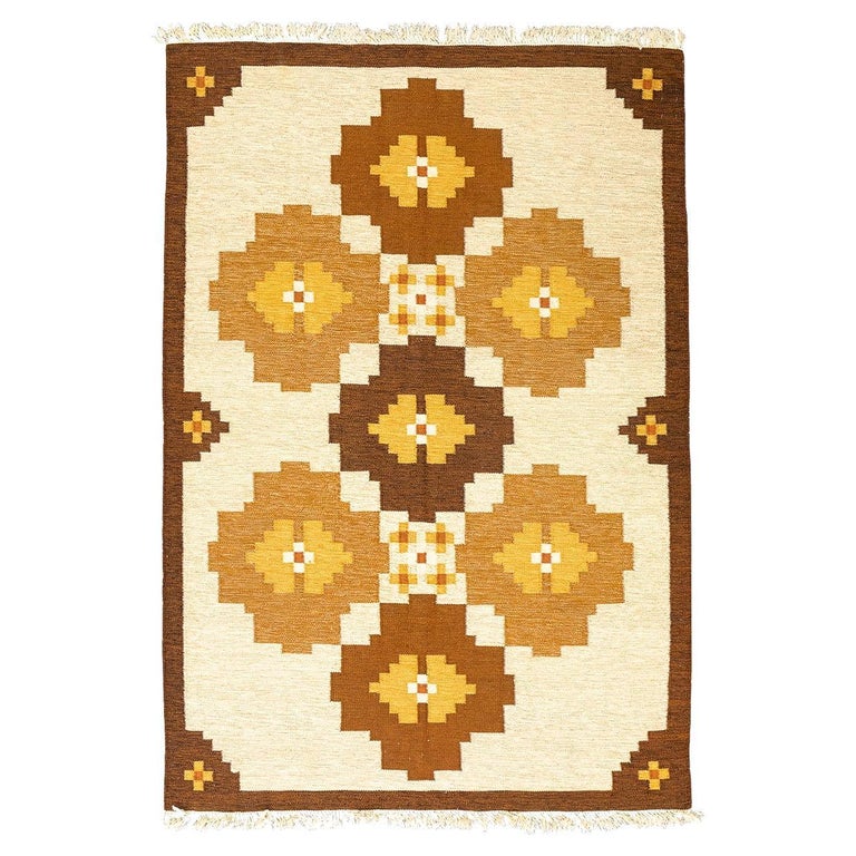 Photo inspiration: Rollakan Rug Swedish Flat Weave Geometric Design Beige Field Color Photo Inspiration