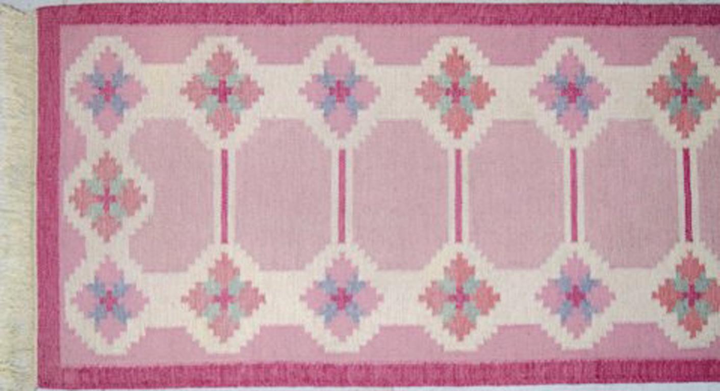 Röllakan, Swedish design 1960s. Pink carpet.
Measures 313 cm x 84 cm.
Monogram signed 