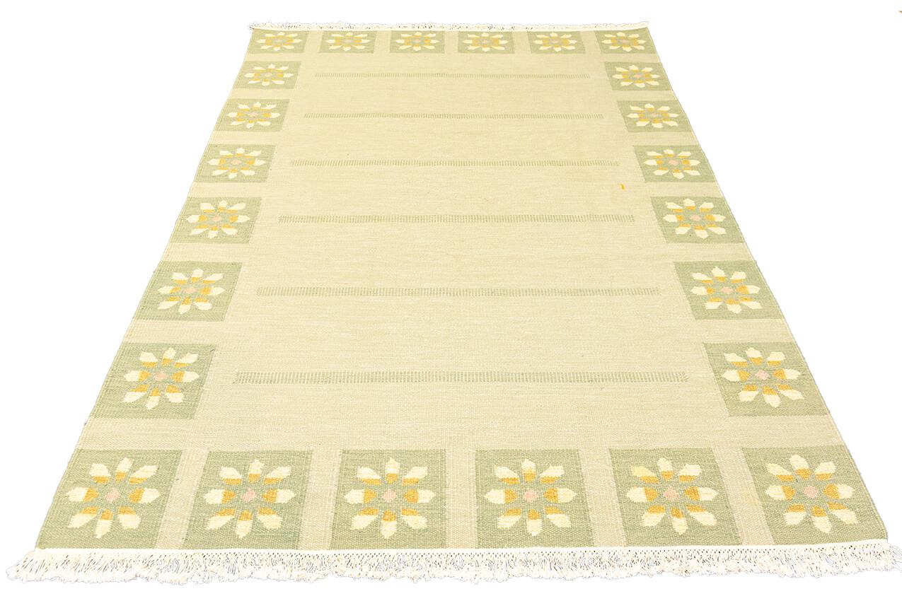 Step into the world of Swedish collection with our Scandinavian Rug Flat-weave Rollakan, a masterpiece that seamlessly blends history, craftsmanship, and contemporary aesthetics. Measuring an impressive 172 x 240 CM, this rug boasts a sage green and