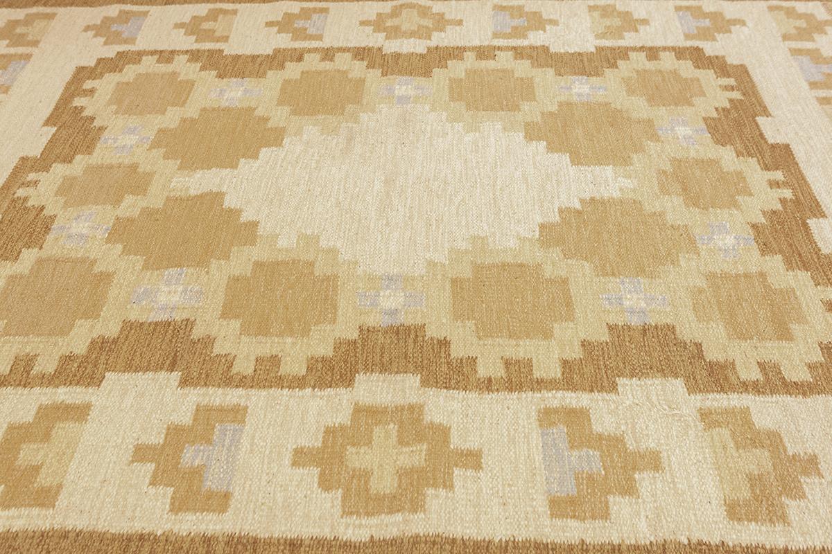 Scandinavian Modern Scandinavian Rug Rollakan Soft Beige For Sale