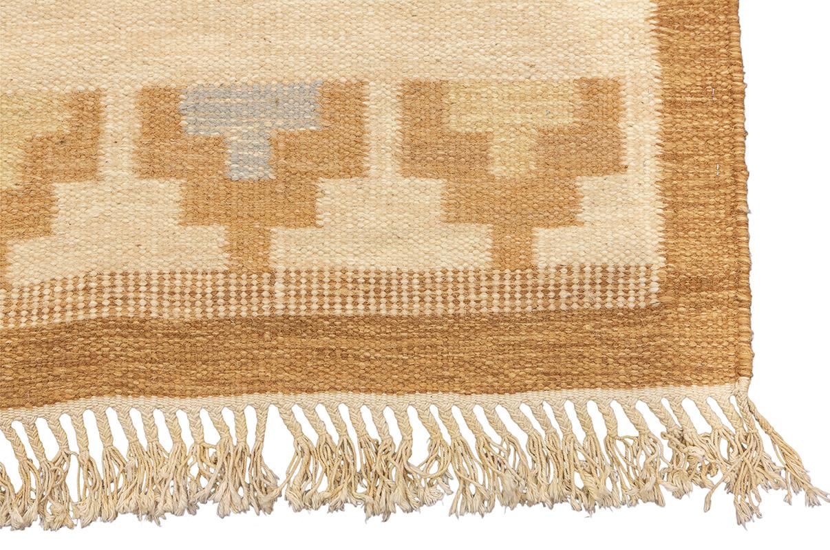 Hand-Crafted Scandinavian Rug Rollakan Soft Beige For Sale