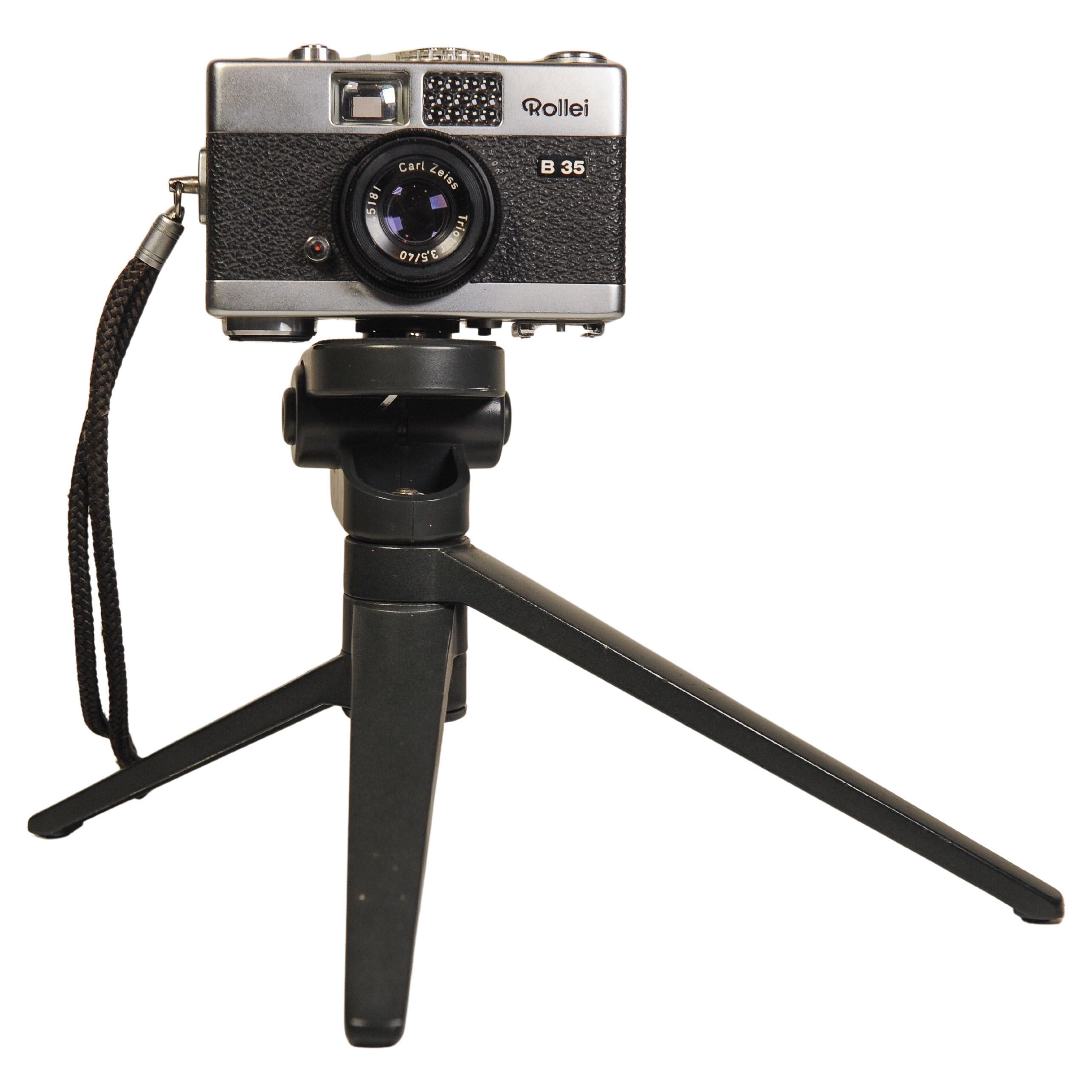 Rollei 35B Cámara con visor en miniatura para película de 35 mm Carl Zeiss Triotar 28 Moderno de mediados de siglo en venta