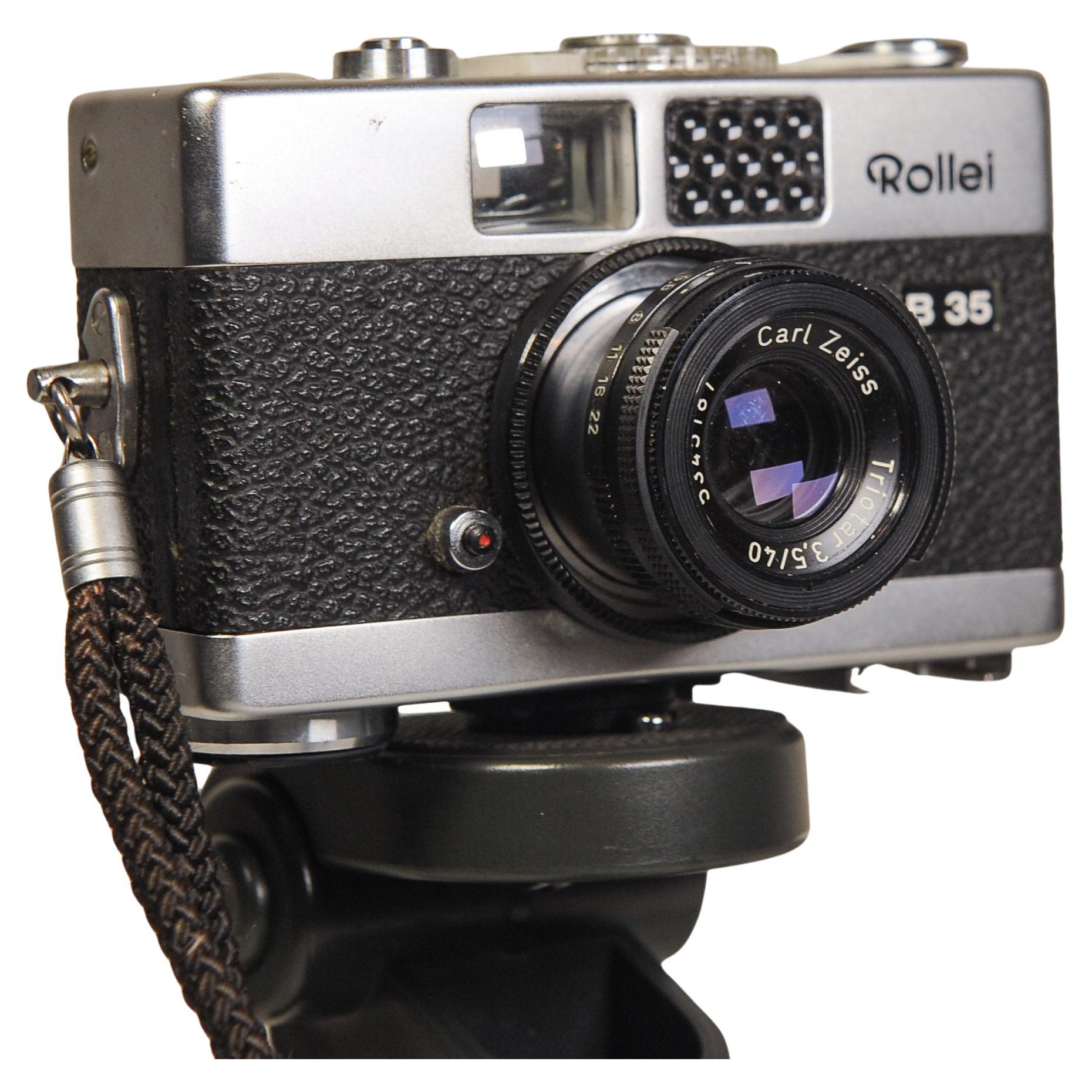 Rollei 35B Cámara con visor en miniatura para película de 35 mm Carl Zeiss Triotar 28 Singapurense en venta