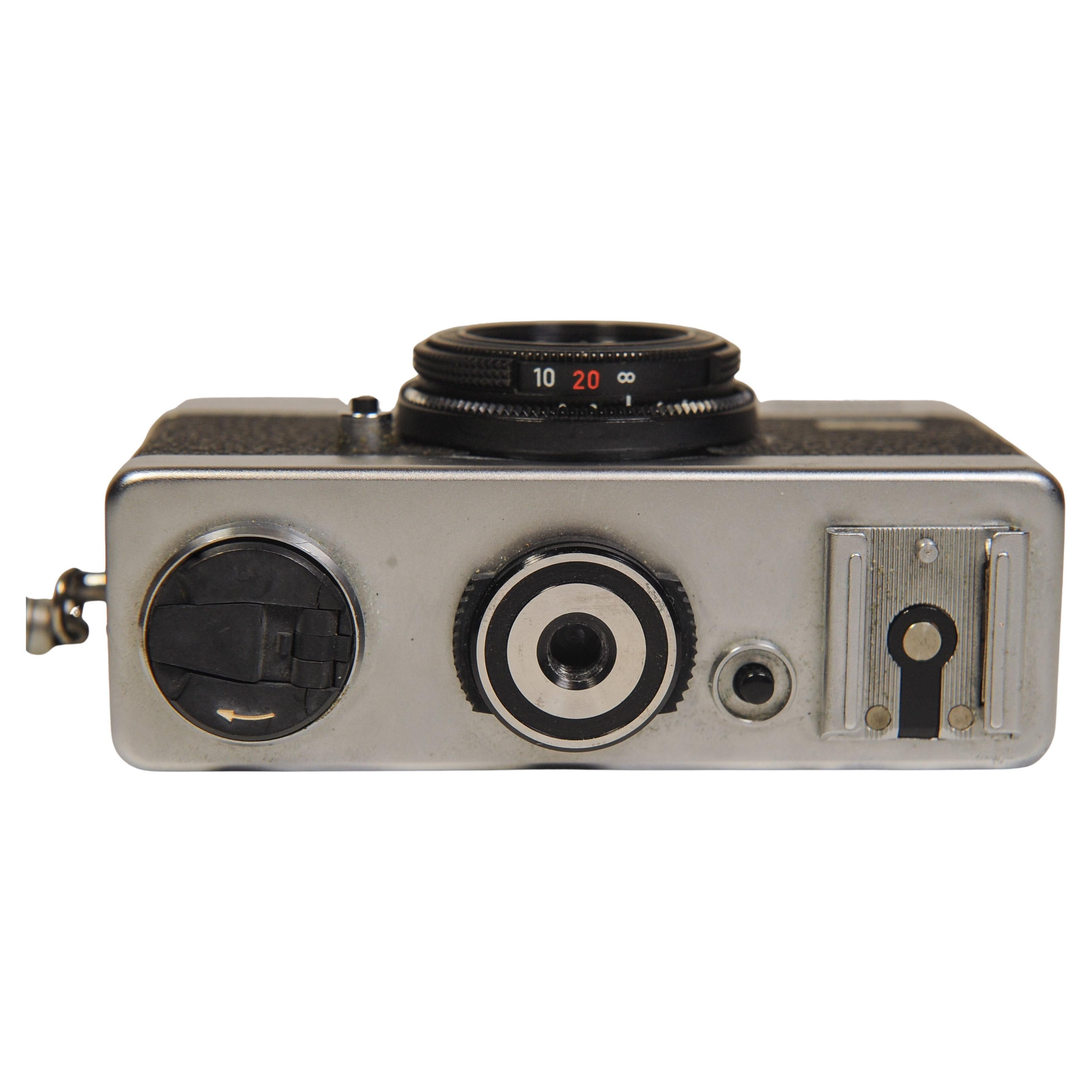 Rollei 35B Cámara con visor en miniatura para película de 35 mm Carl Zeiss Triotar 28 en venta 2