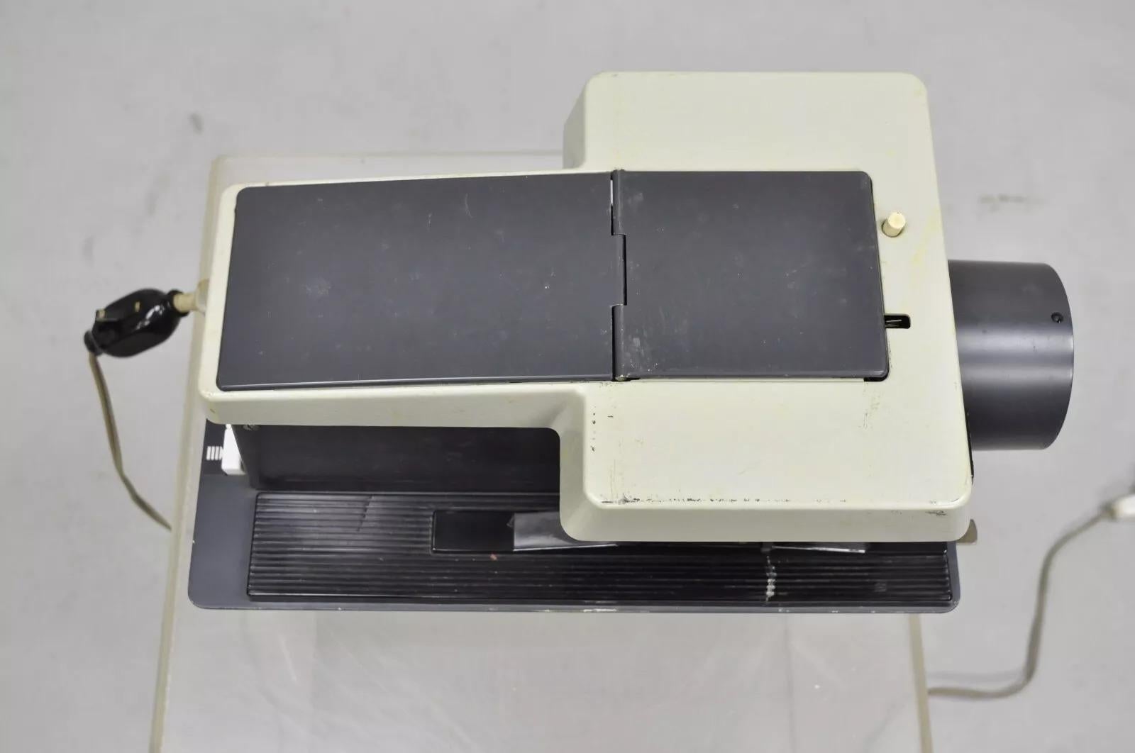Rollei P11 Proyector de diapositivas Franke Heidecke Piezas/Reparación con diapositivas de monumentos de los años 60 Desconocido en venta