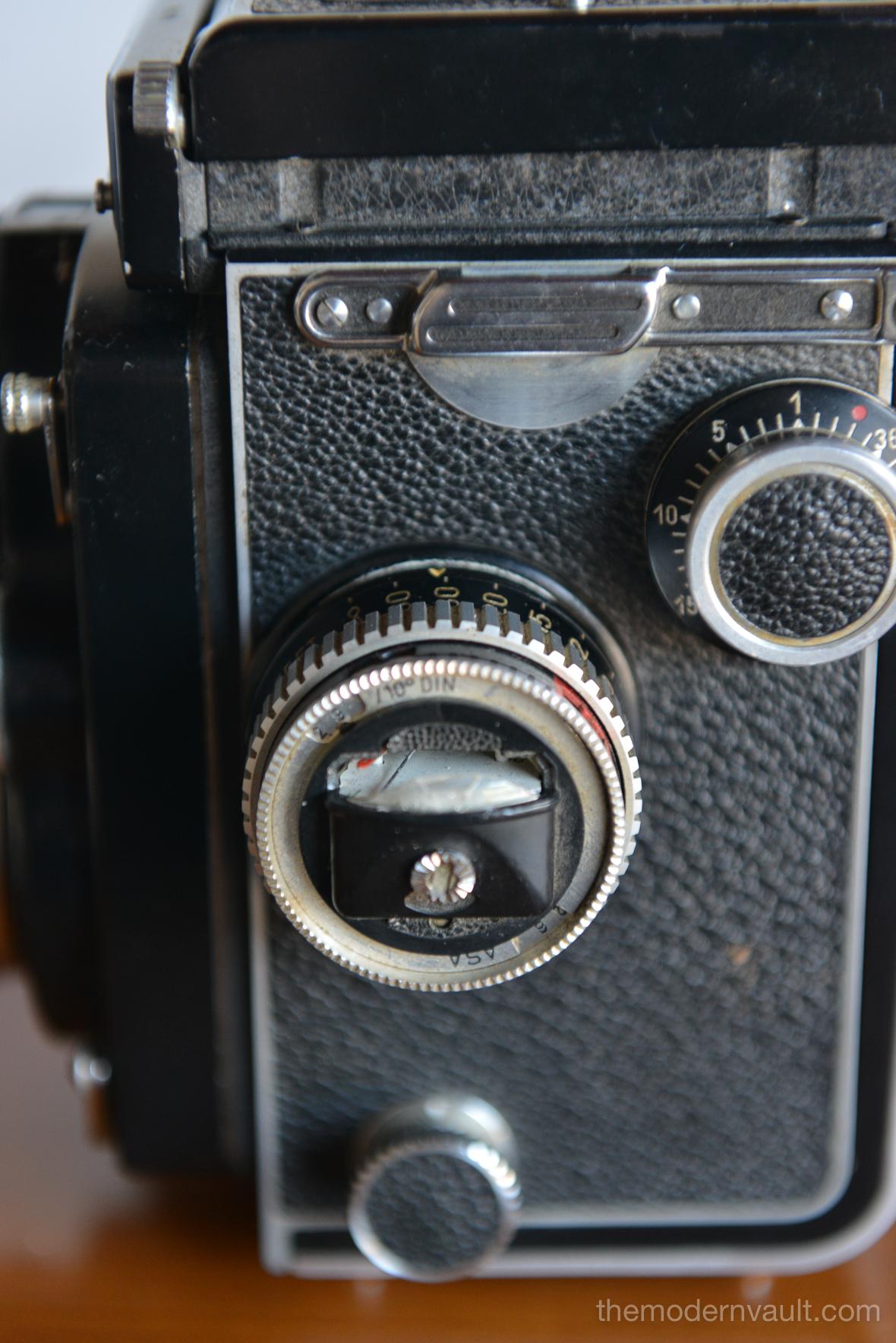 Rolleiflex 2.8E TLR Camera with Case and Accessories, circa 1958 In Good Condition In Costa Mesa, CA