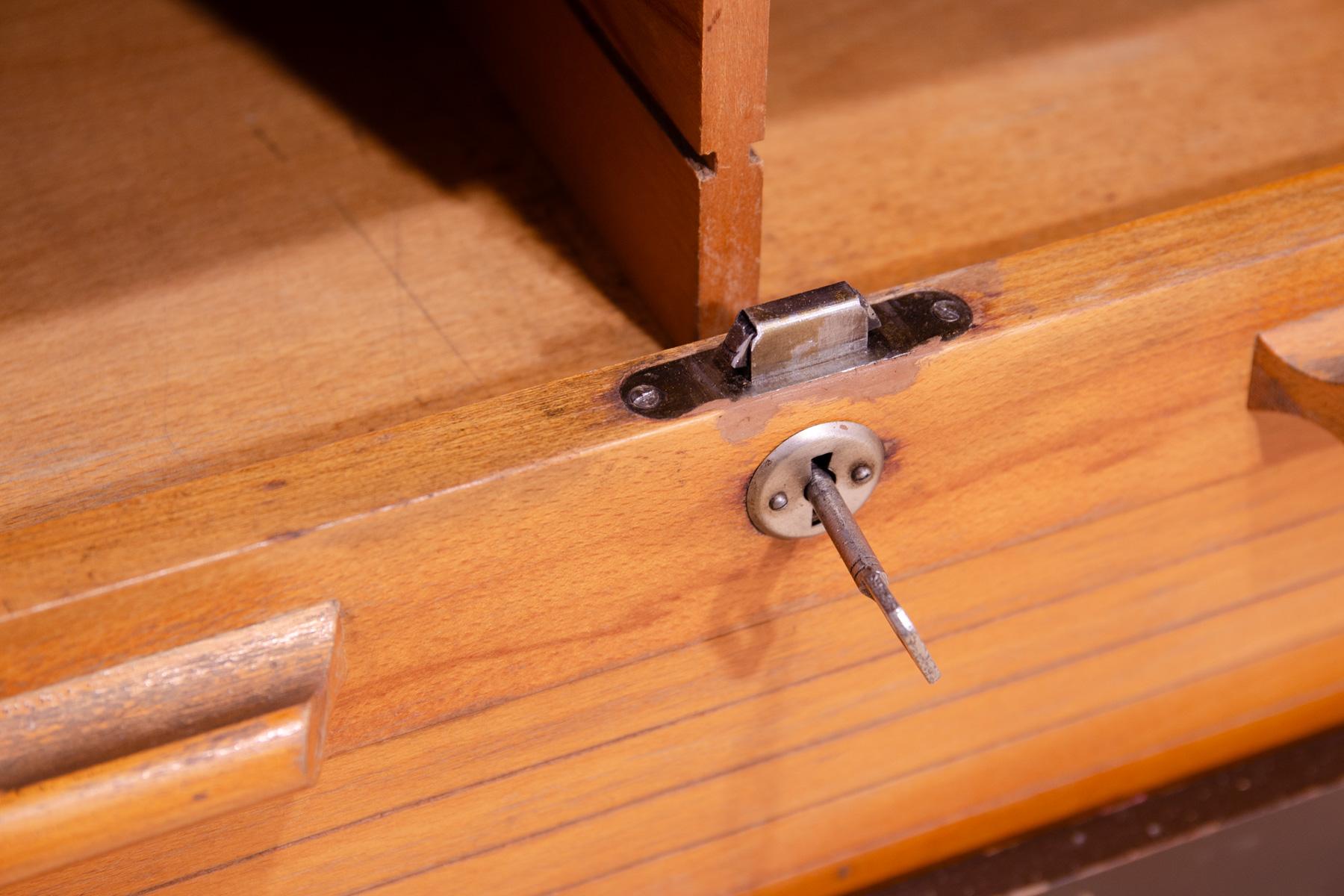 Roller blinder Schrank von Interier Paraha, 1950er Jahre, Tschechoslowakei im Angebot 3