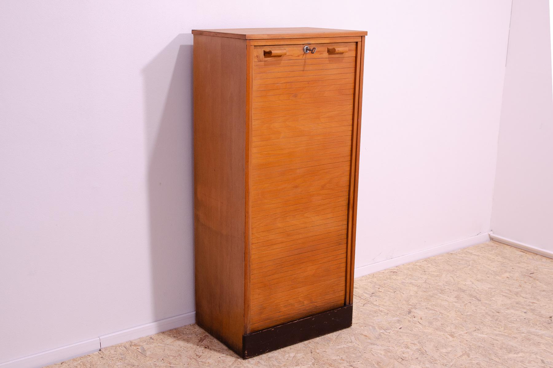 Roller blind cabinet by Interier Paraha, 1950s, Czechoslovakia In Good Condition For Sale In Prague 8, CZ