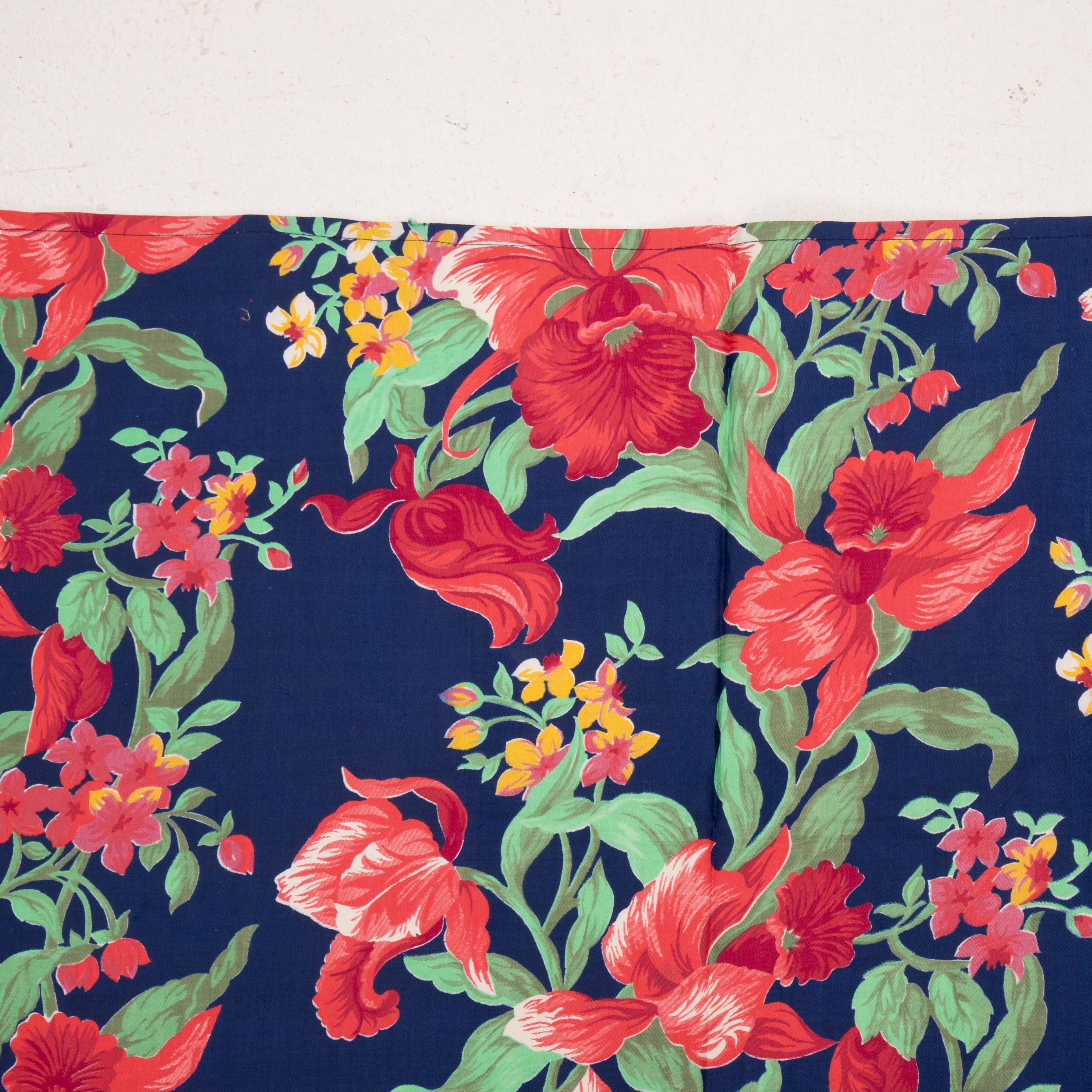 20ième siècle Panneau en coton imprimé enroulé, fabriqué pour les marchés d'Asie centrale  Mid 20th C. Russia en vente