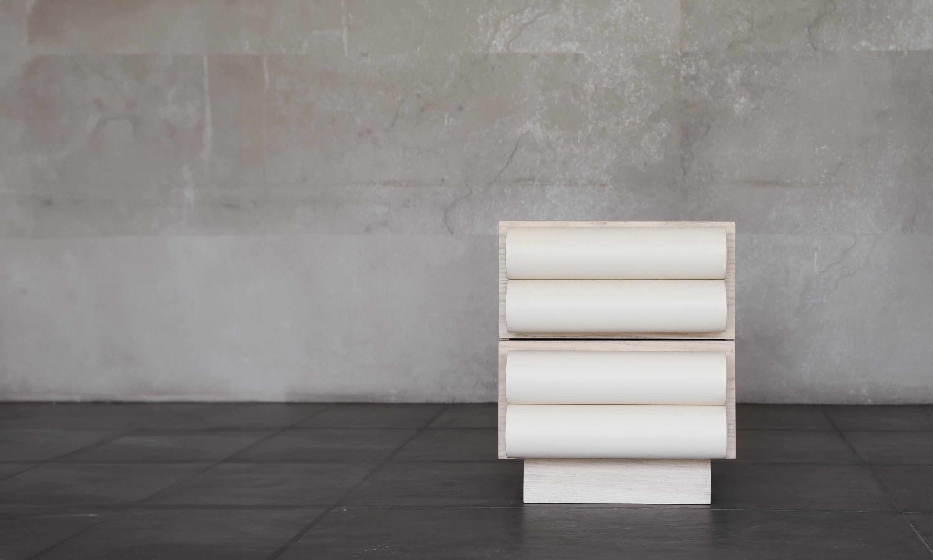 ROLLIN NIGHTSTAND - Chêne blanchi par SHO MODERN Neuf - En vente à Laguna Niguel, CA