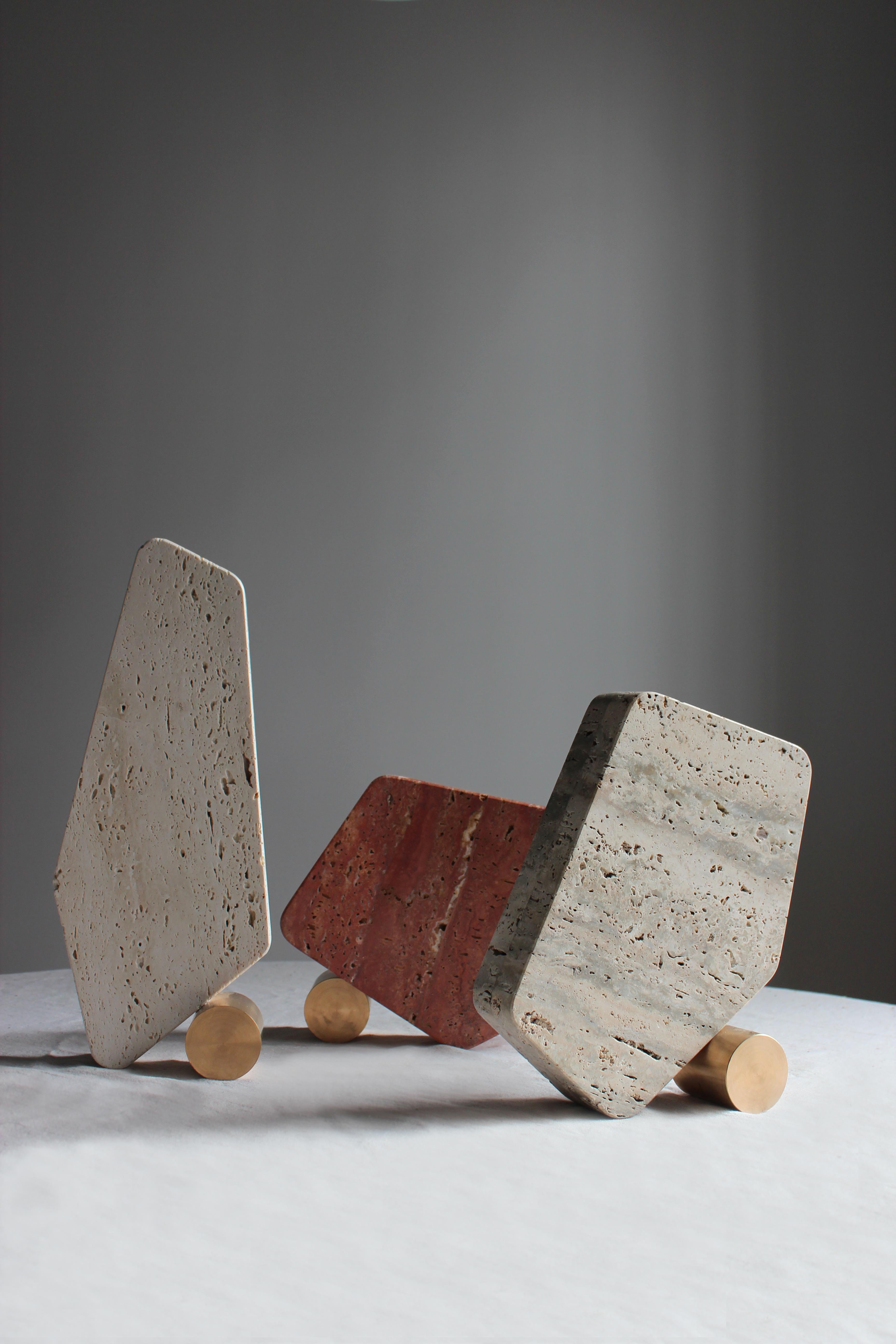 Vaso Rollin #1 di Dam Atelier A scultura italiana contemporanea in bronzo travertino in vendita 4
