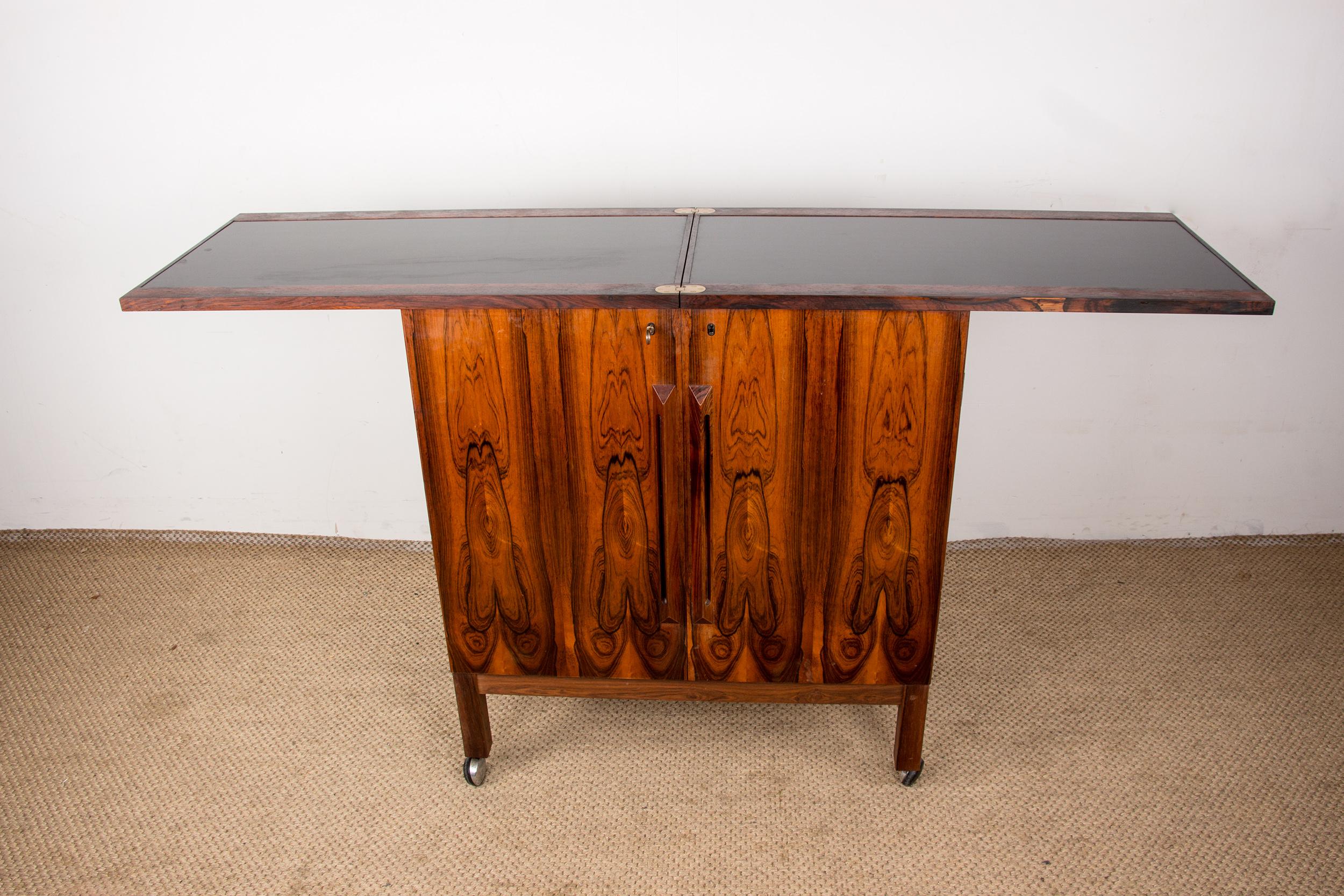 Rolling and extendable bar, Norwegian Rosewood by Torbjørn Afdal for Bruksbo 196 In Excellent Condition In JOINVILLE-LE-PONT, FR