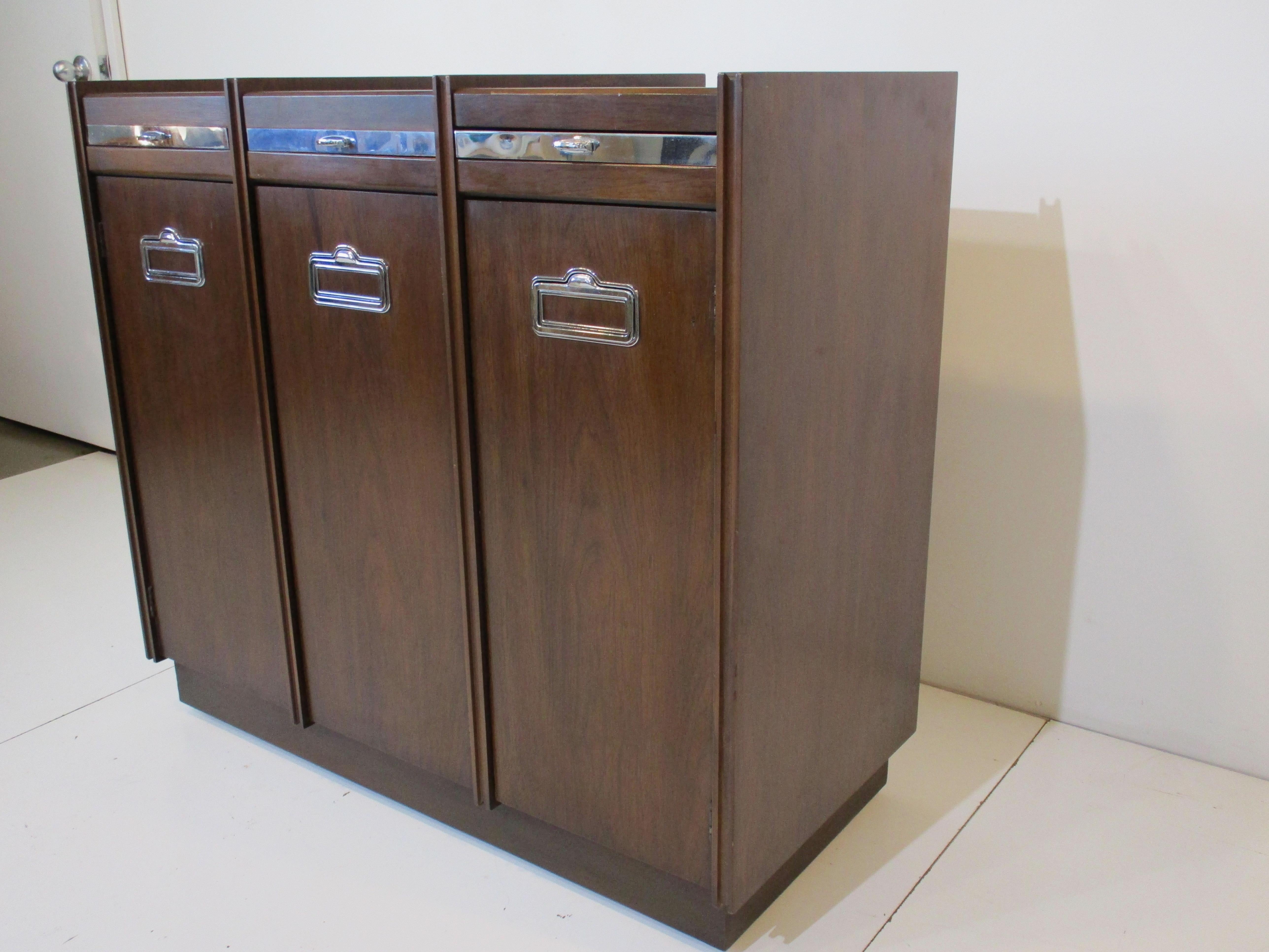 Rolling Bar / Server Cabinet in the Style of Dunbar, Sprunger For Sale 5