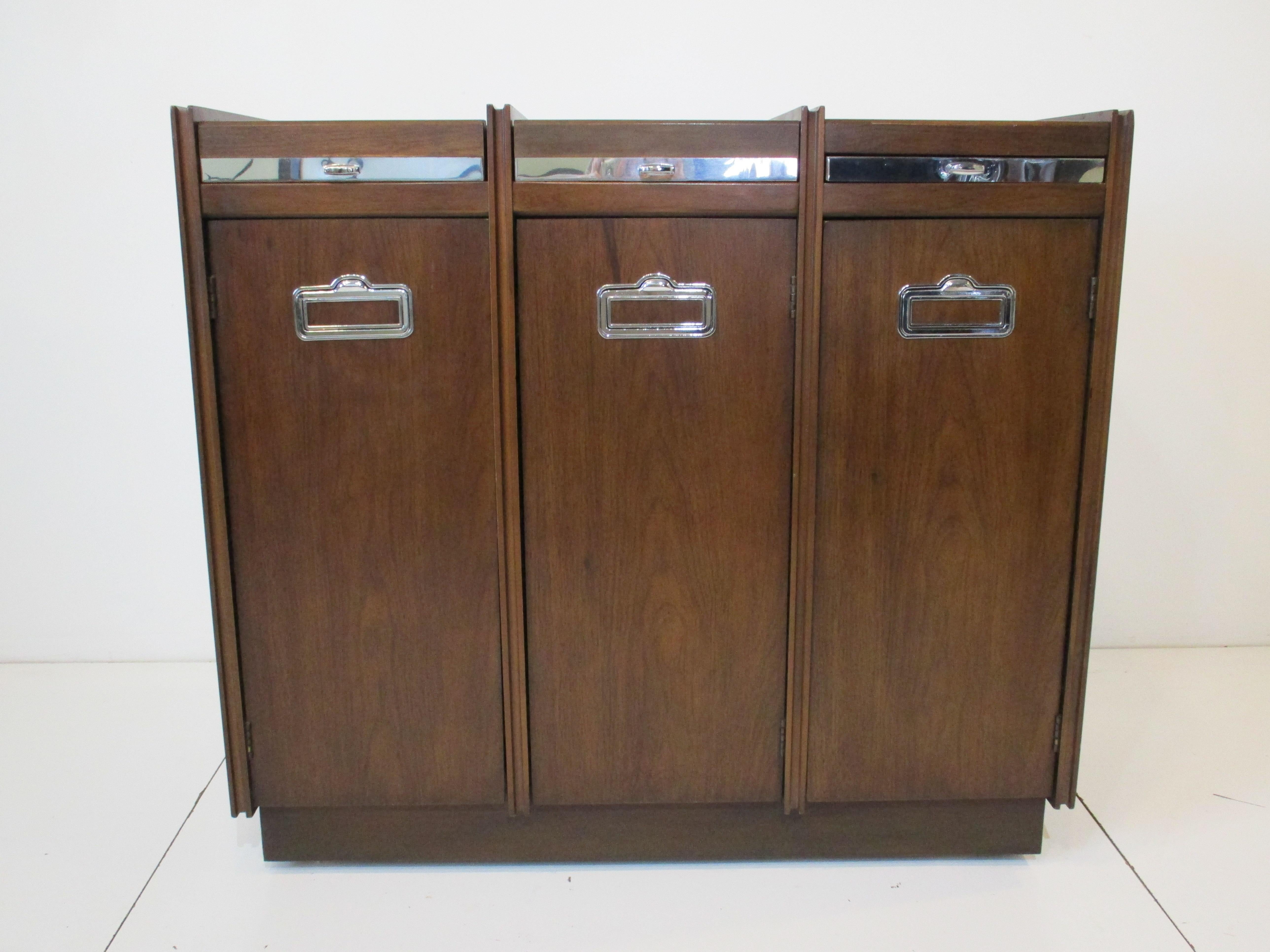 Rolling Bar / Server Cabinet in the Style of Dunbar, Sprunger For Sale 7