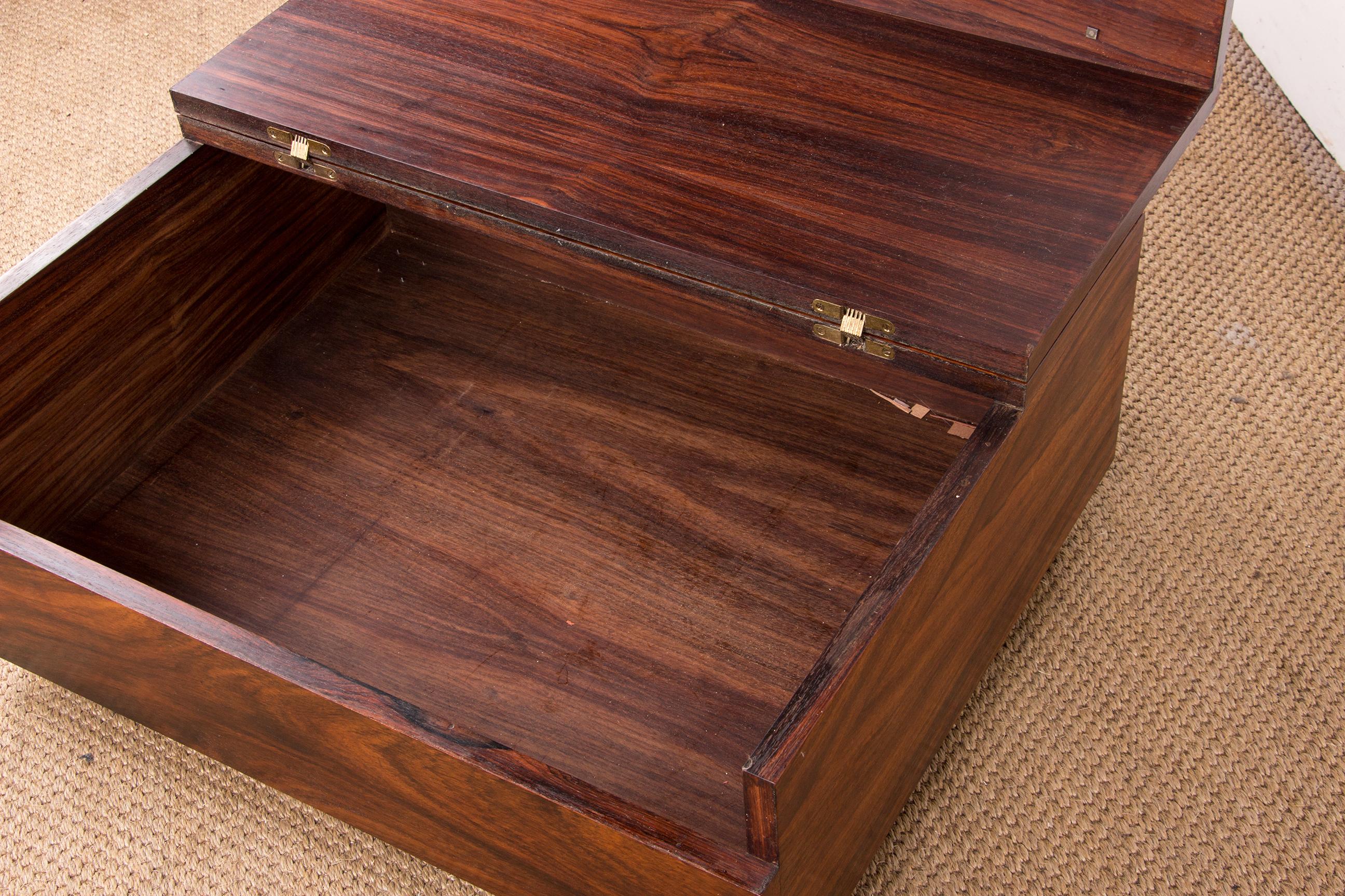 Rolling coffee table making chest, Danish Rosewood 1960. For Sale 3