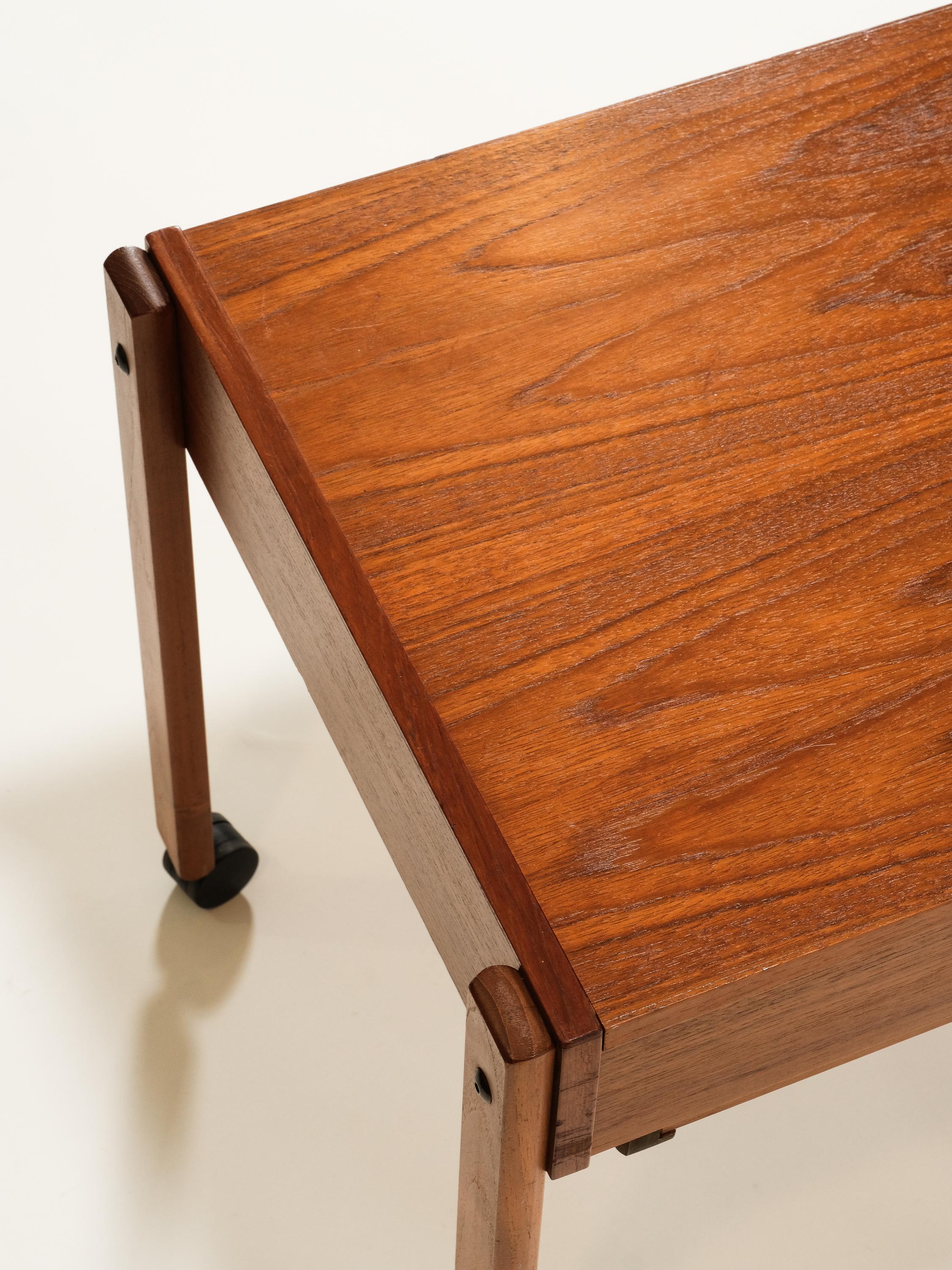 Rolling Danish Teak Sewing Table or Bar Cart with Slide Out Rattan Basket, 1960s For Sale 6