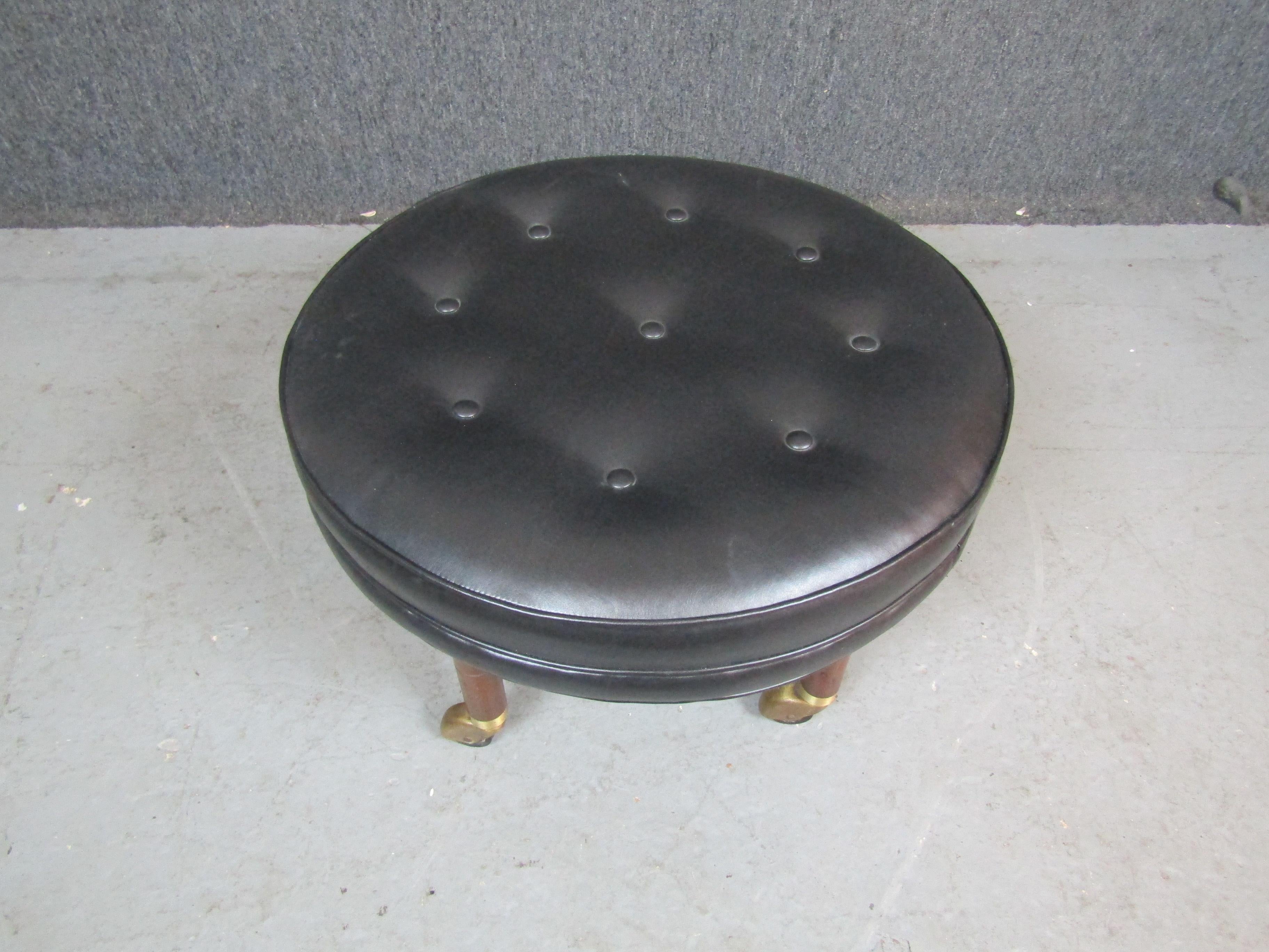Mid-Century Modern Ottoman Rolling Leather de Baker Furniture en vente