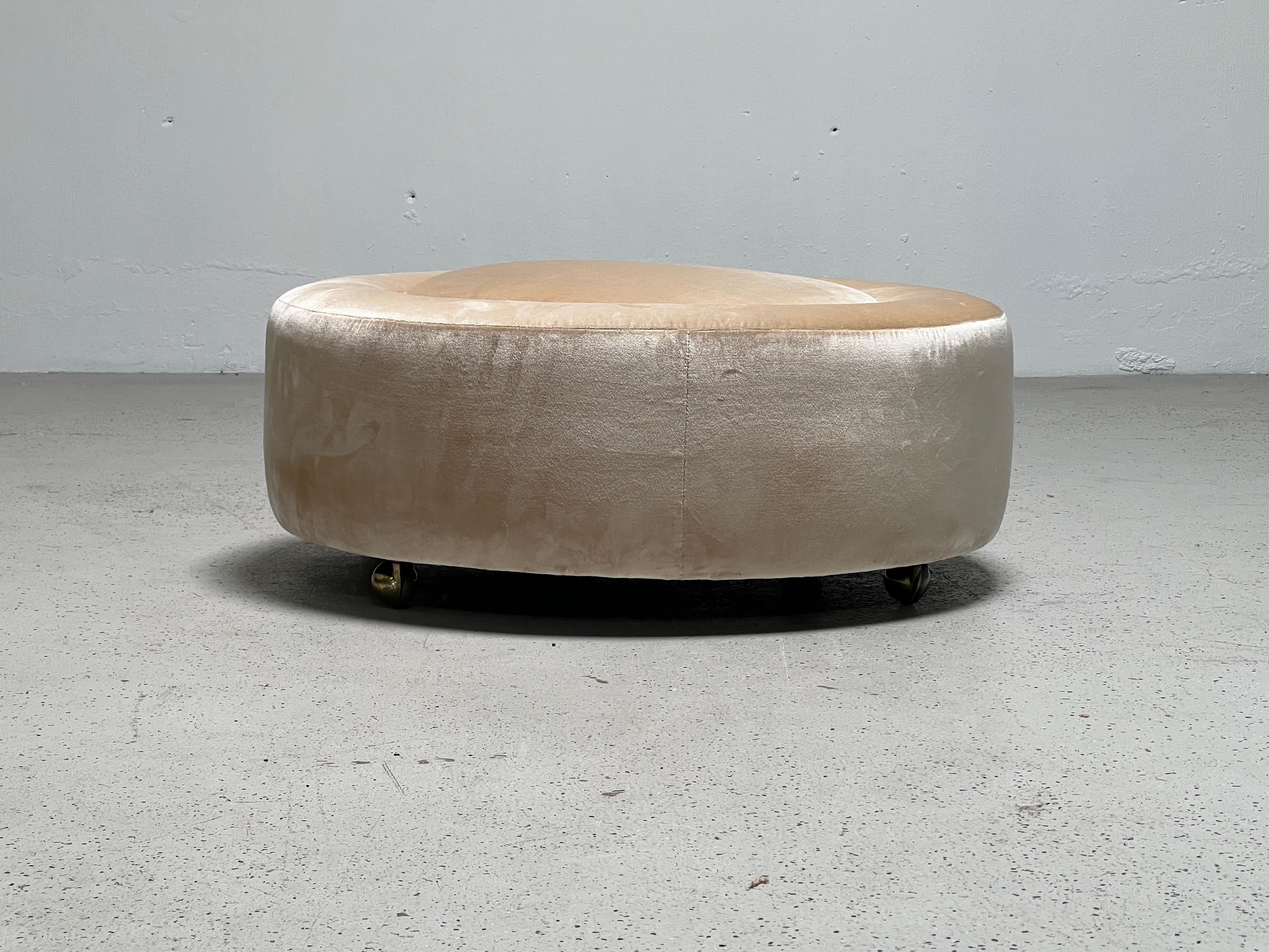 Rolling Ottoman by Edward Wormley for Dunbar In Good Condition For Sale In Dallas, TX
