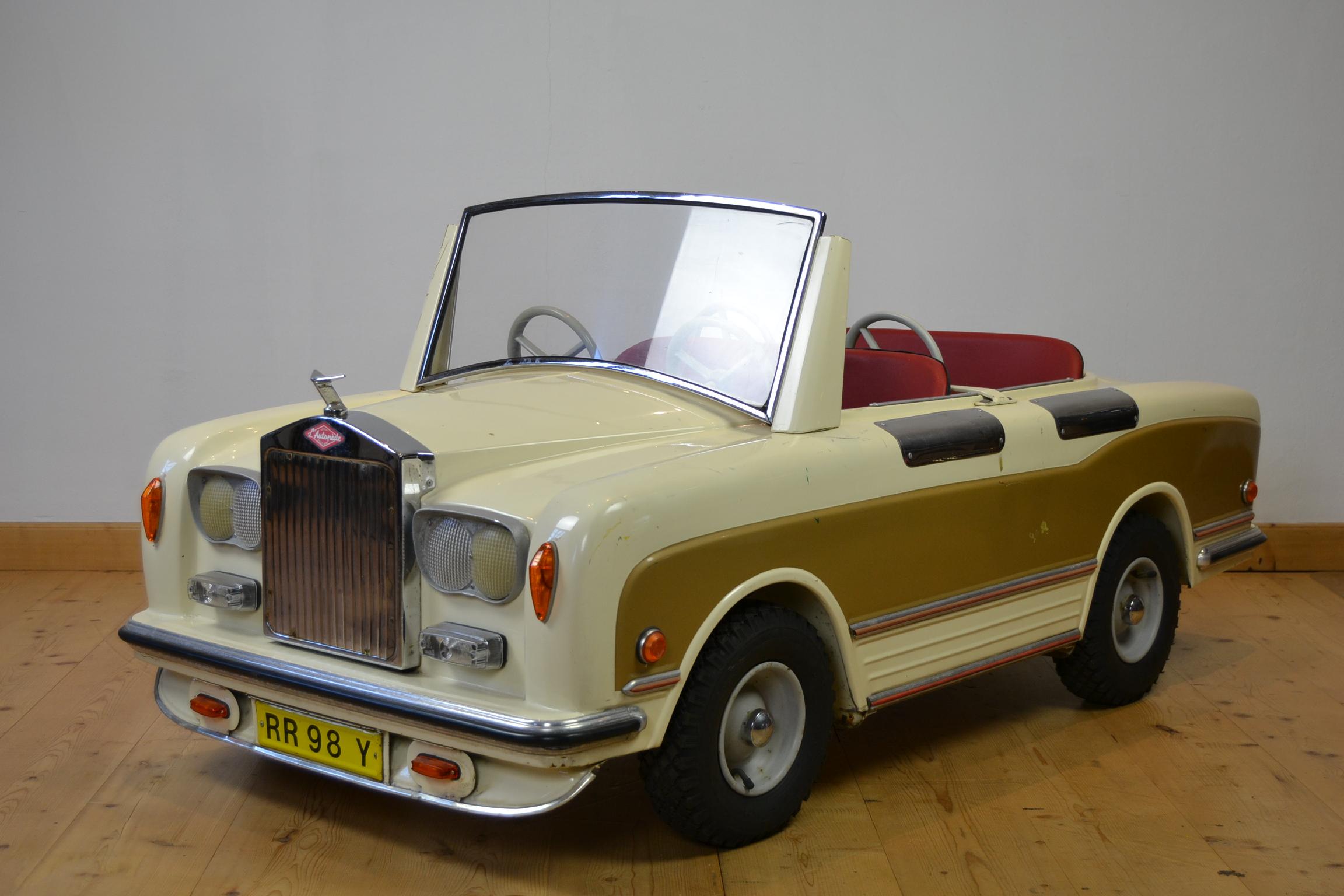 Exceptional Fairground Rolls Royce Car type Corniche Convertible.
This Carnival Ride Car for 4 children was handmade from metal - steel plate by Atelier L' Autopède Belgium.
Made and designed in the 1980s by Alain Baeyens, the Son of Karel