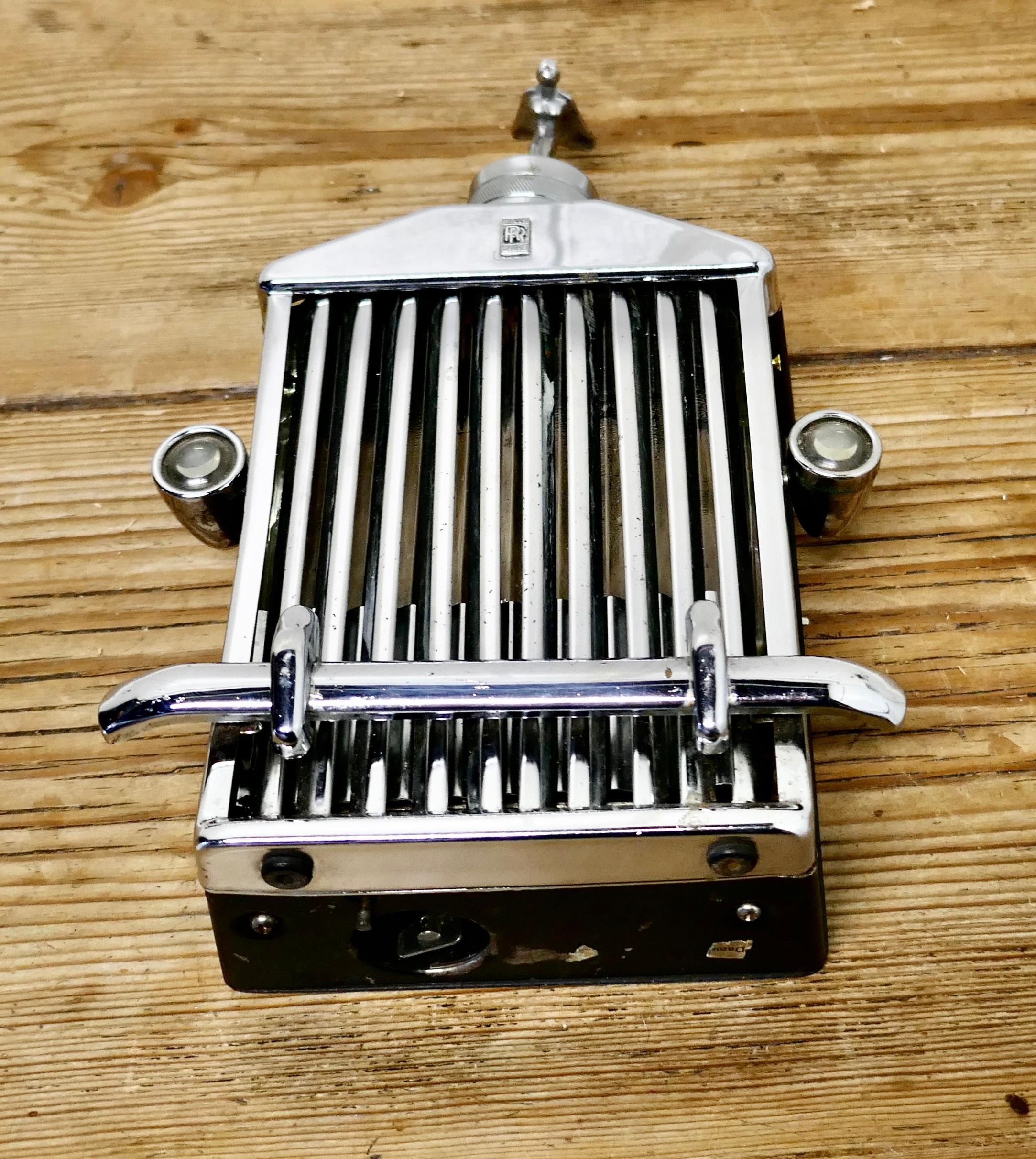 Rolls Royce Radiator Musical Decanter Sprit of Ecstasy Mascot In Good Condition In Godshill, Isle of Wight