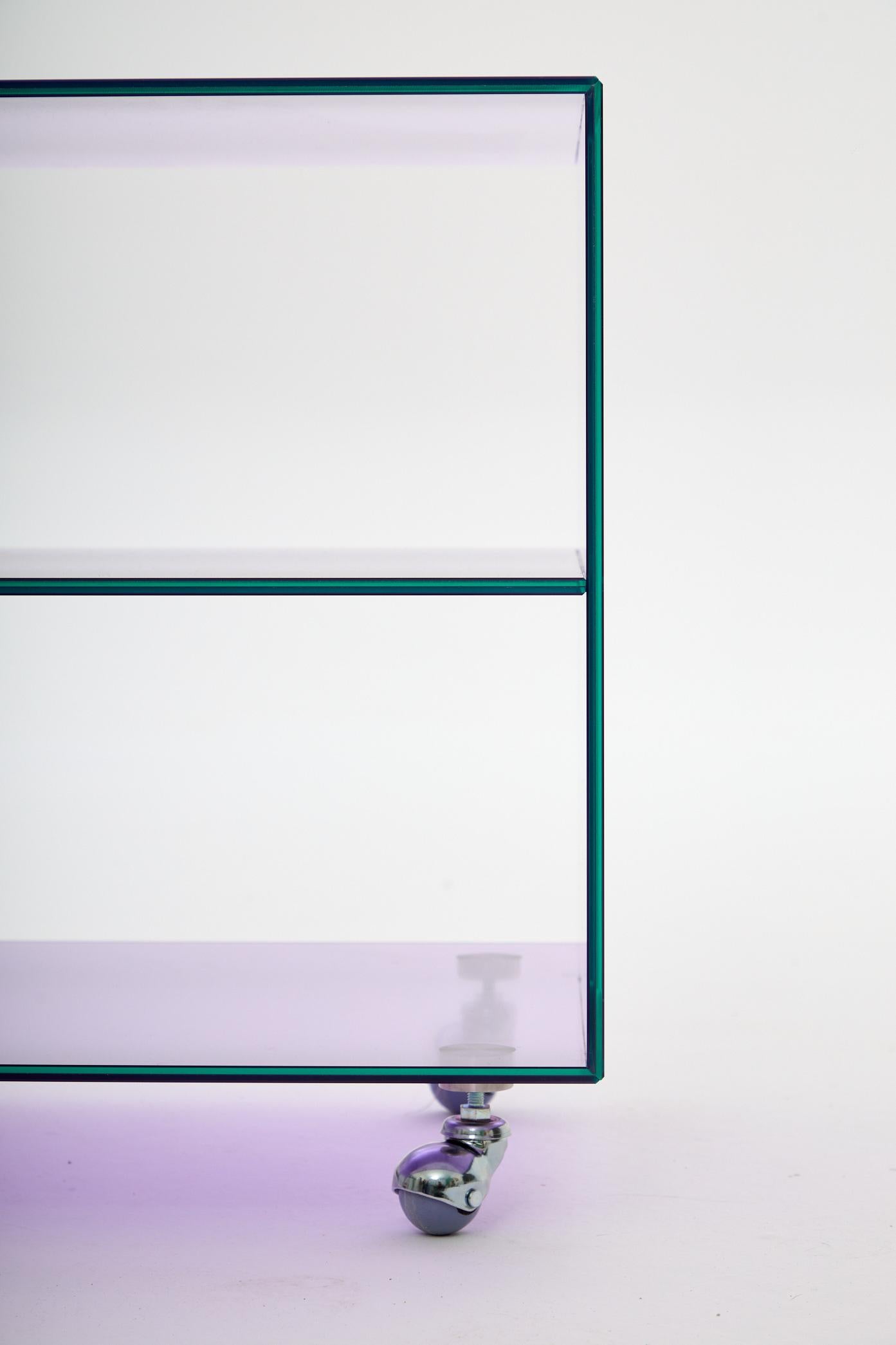 Européen Roly Midi Tablette roulante en verre lilas en vente