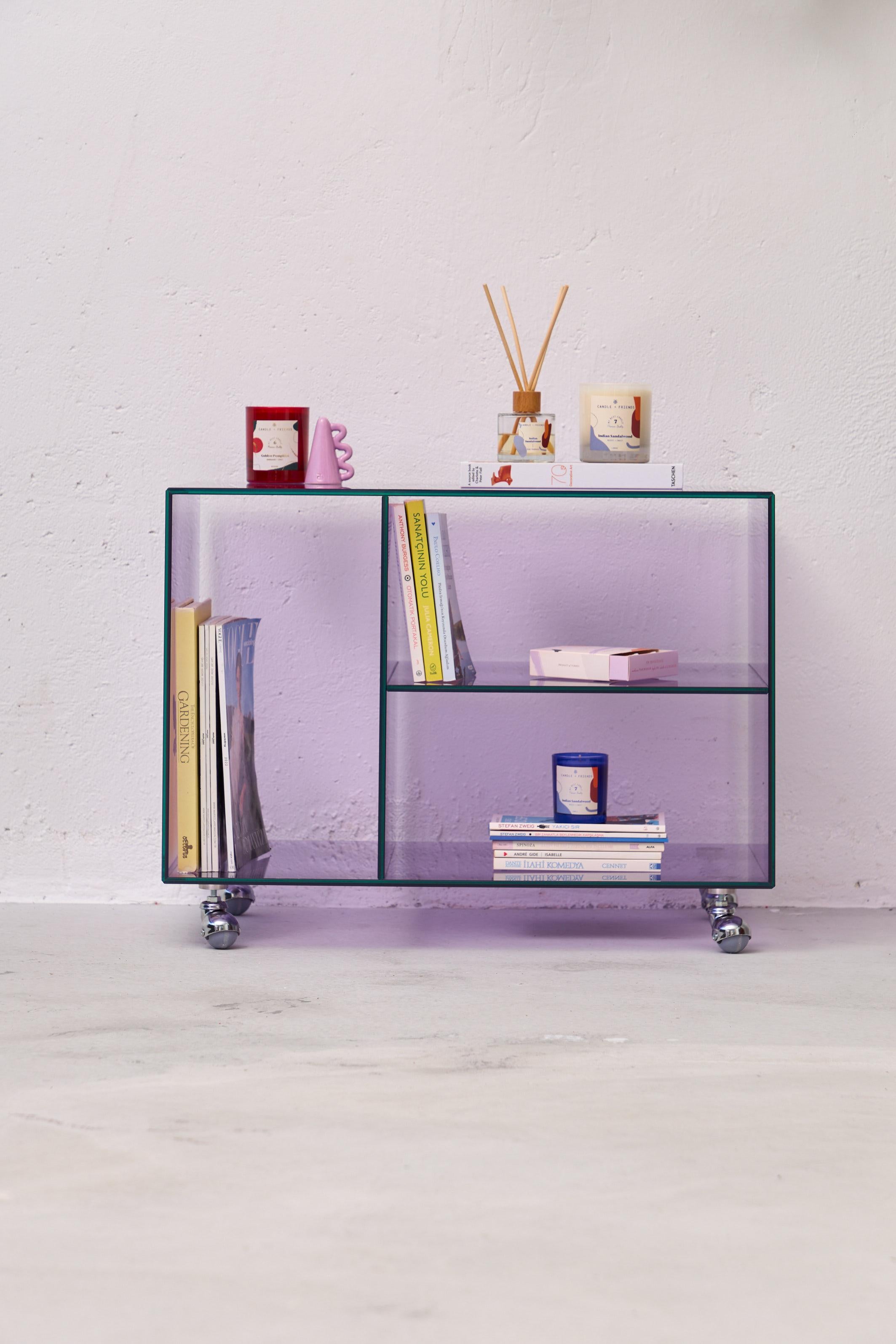 XXIe siècle et contemporain Roly Midi Tablette roulante en verre lilas en vente