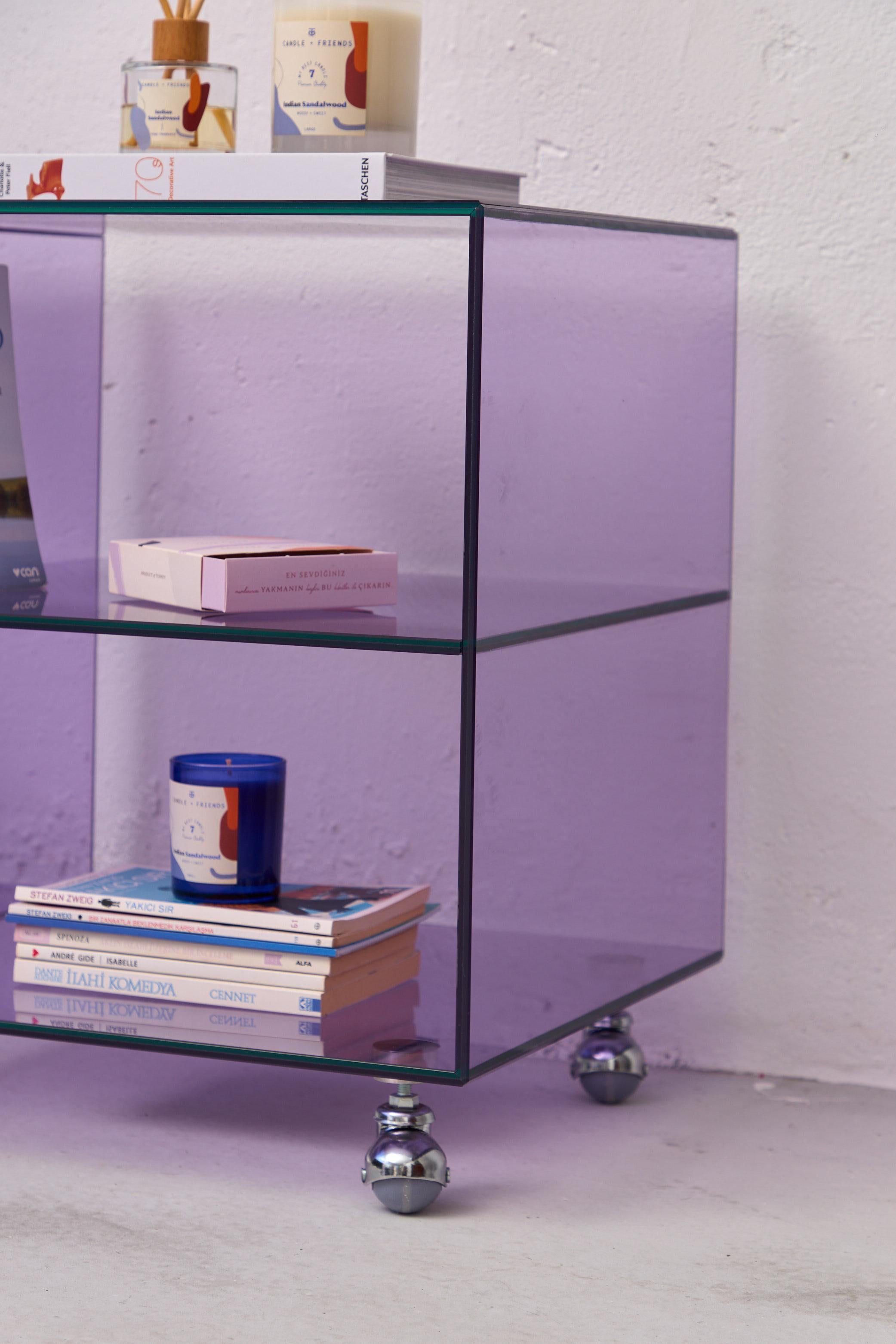 Métal Roly Midi Tablette roulante en verre lilas en vente