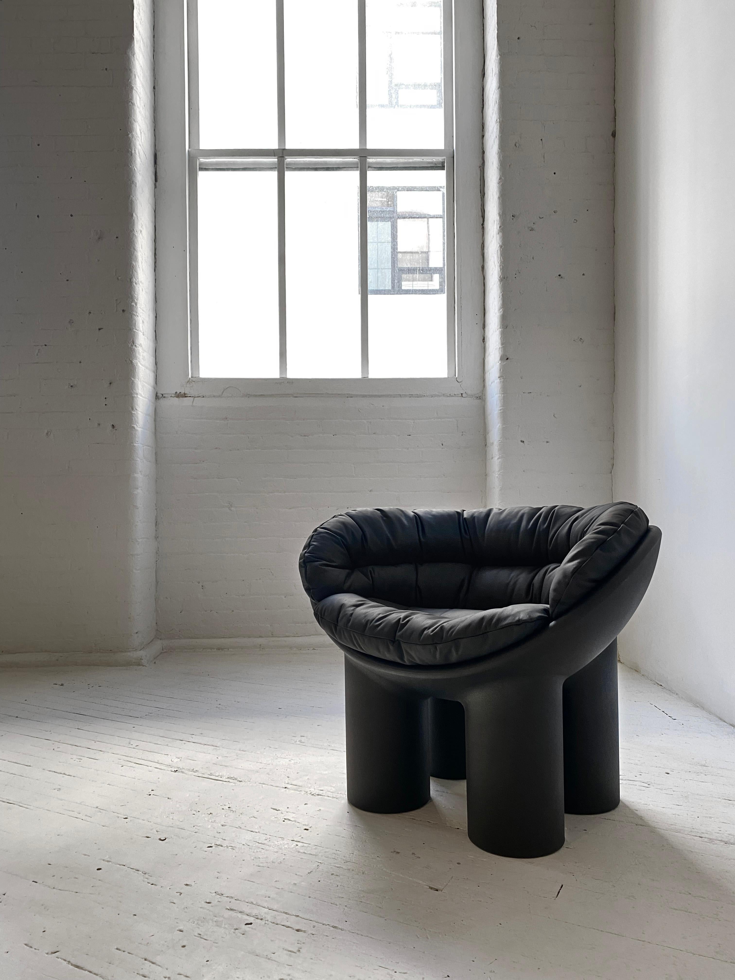 roly poly chair black