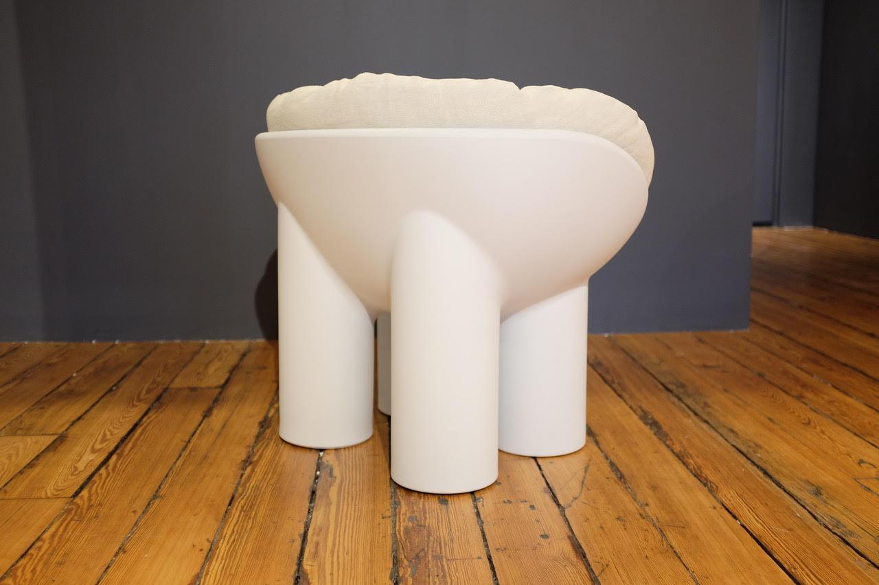 Roly Poly Polyethylen Sessel mit Kissen:: 1stdibs Gallery Showroom Sample im Zustand „Neu“ im Angebot in Brooklyn, NY