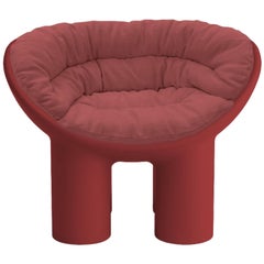 Sillón de polietileno Roly en ladrillo rojo con cojines by Faye Toogood