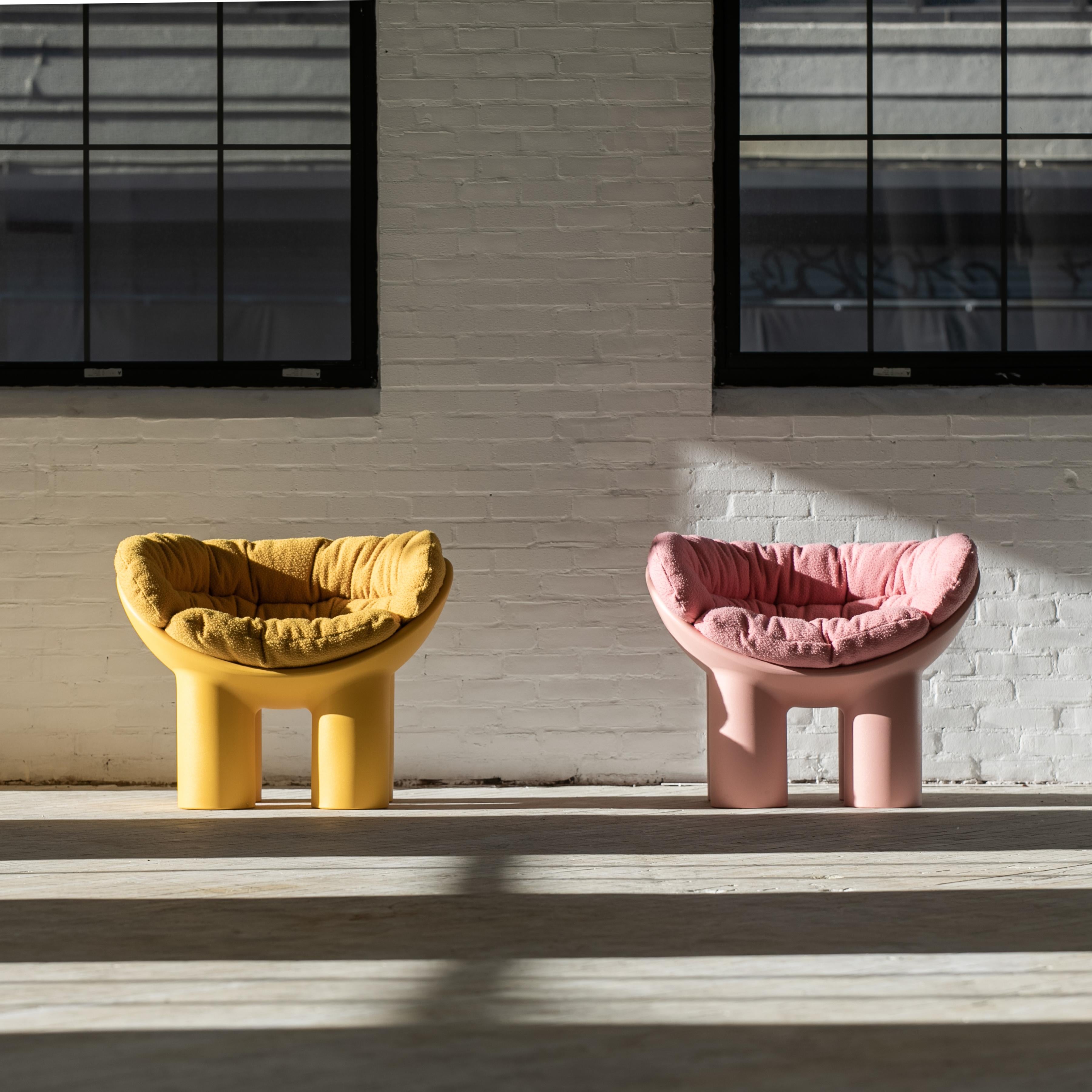 XXIe siècle et contemporain Fauteuil Roly Poly jaune de Faye Toogood avec coussins Casentino en vente