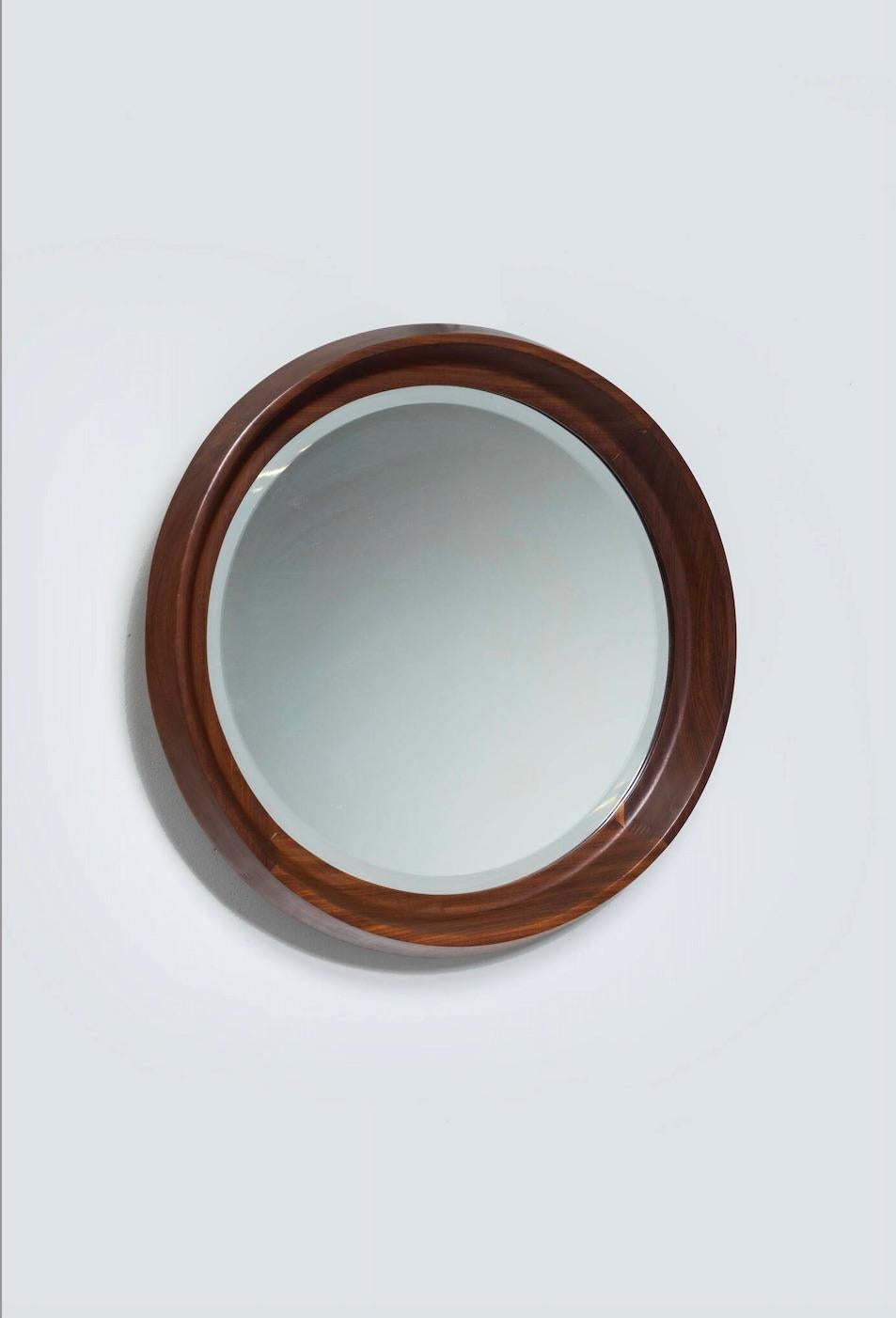 Miroir mural rond, cadre en bois et verre miroir
Production Ro.Ma Cantù, années 1960
