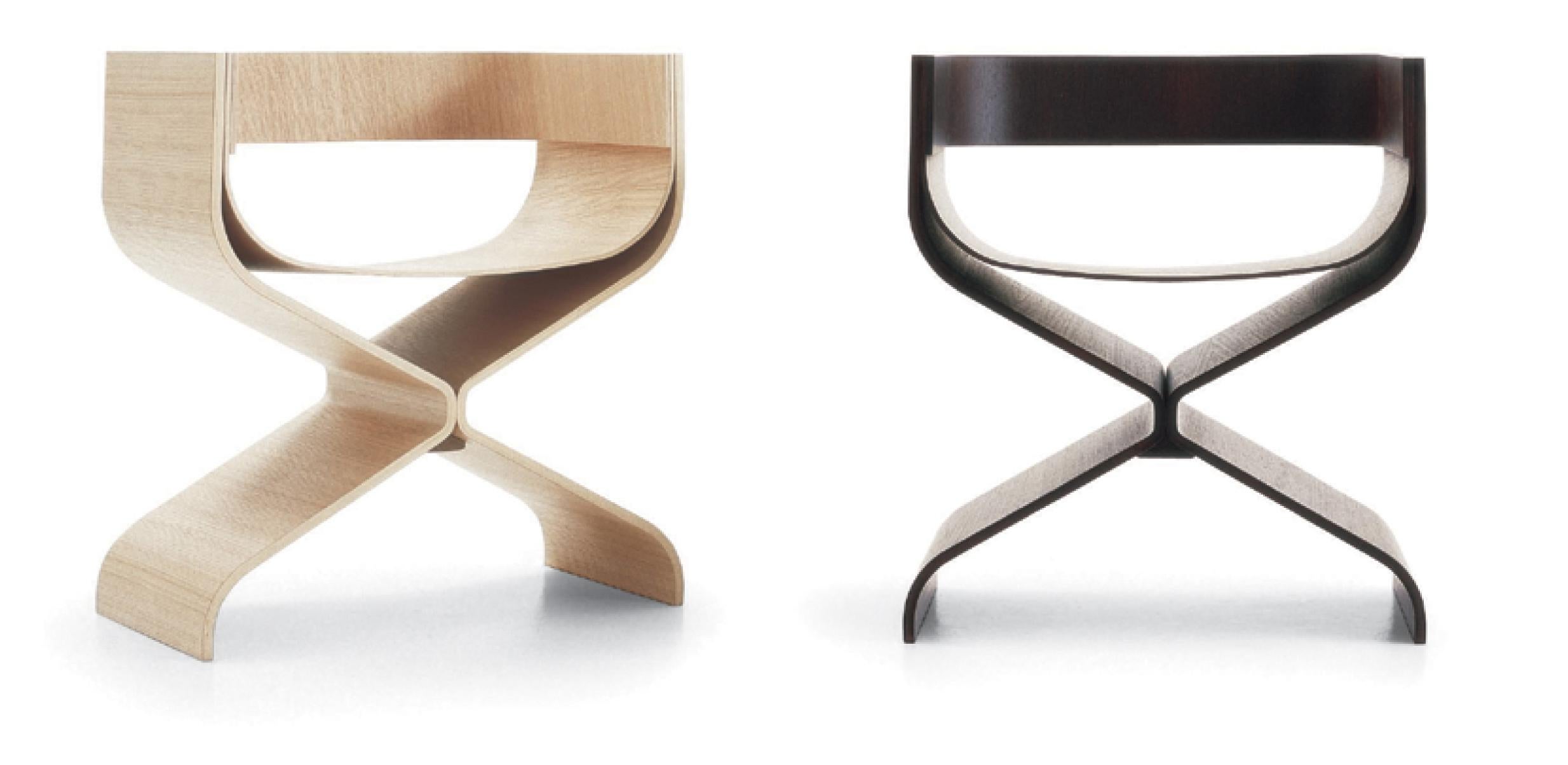 Roma Stuhl von Emmemobili

Roma, entworfen von Ferruccio Laviani für Emmemobili, ist ein eleganter Stuhl aus furniertem, gebogenem Sperrholz - ein wahrer Ausdruck von Handwerkskunst und zeitlosem Design. Die fließenden Linien und die minimalistische