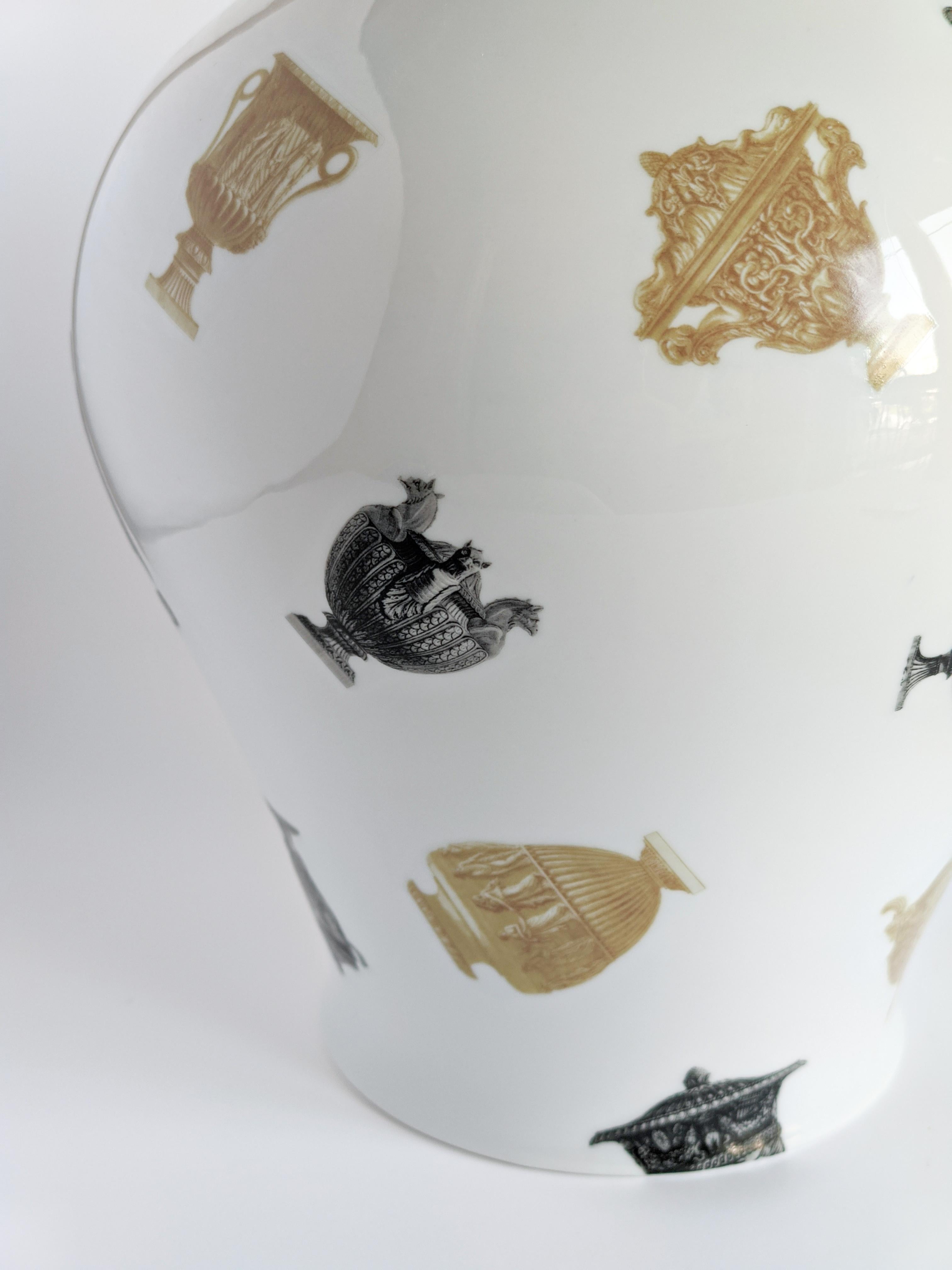 Roma, Contemporary Porcelain Vase with Decorative Design by Vito Nesta In New Condition For Sale In Milano, Lombardia