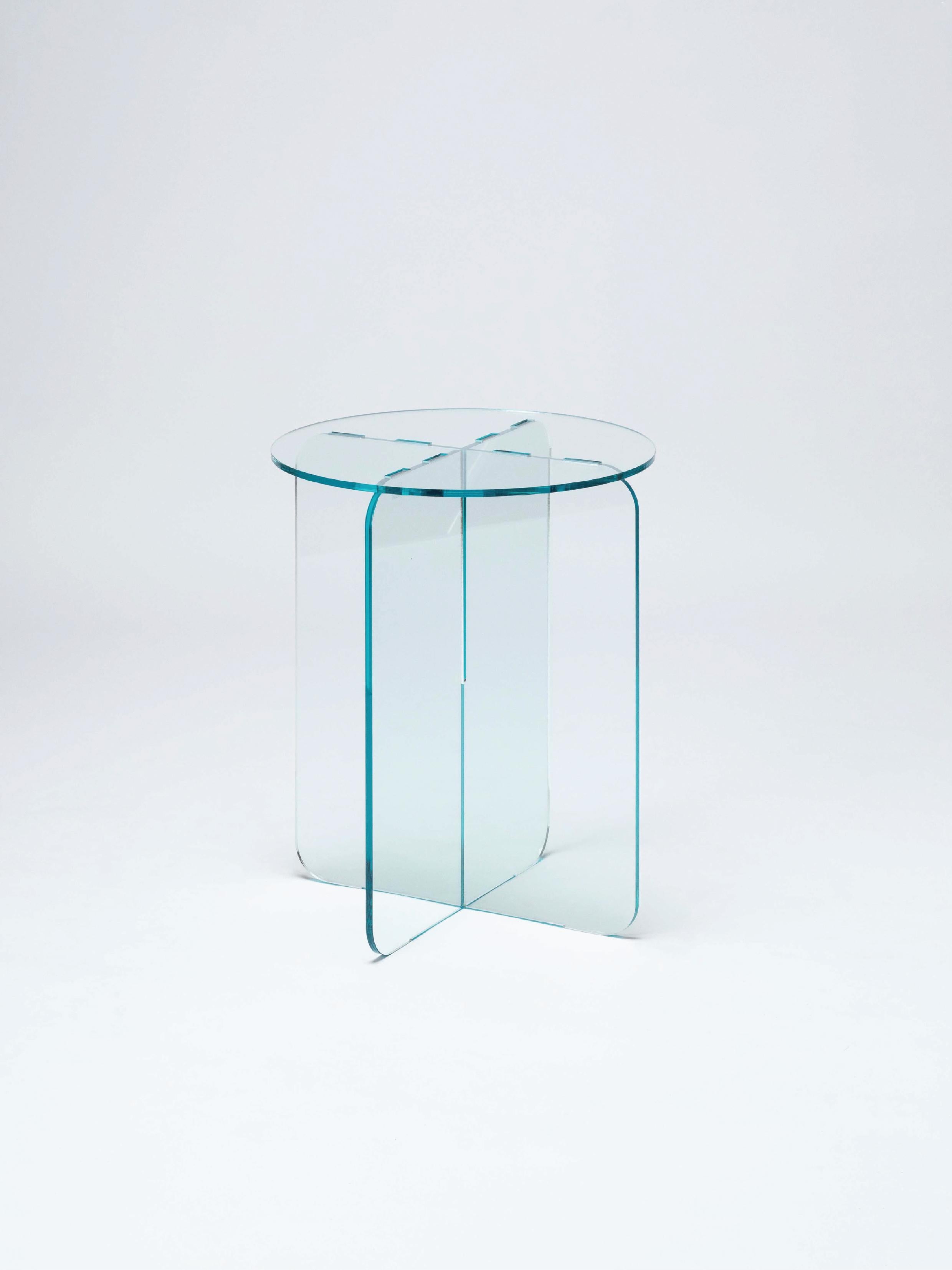 ROMA Contemporary Side Table in Clear Acrylic by Ries (Round Top) For Sale 9