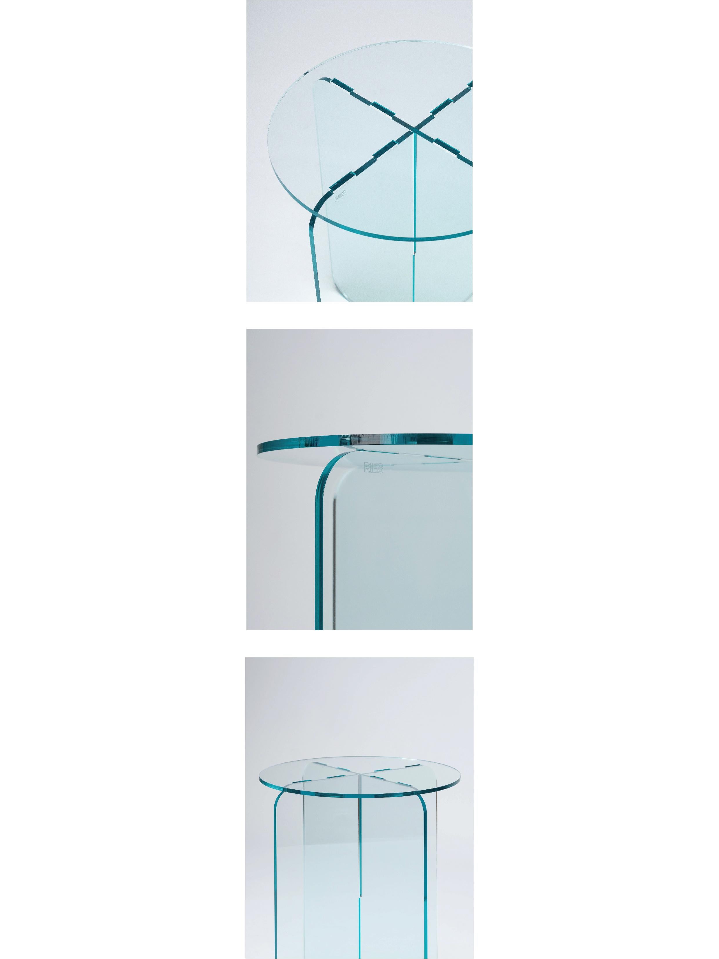 ROMA Contemporary Side Table in Clear Acrylic by Ries (Round Top) For Sale 10