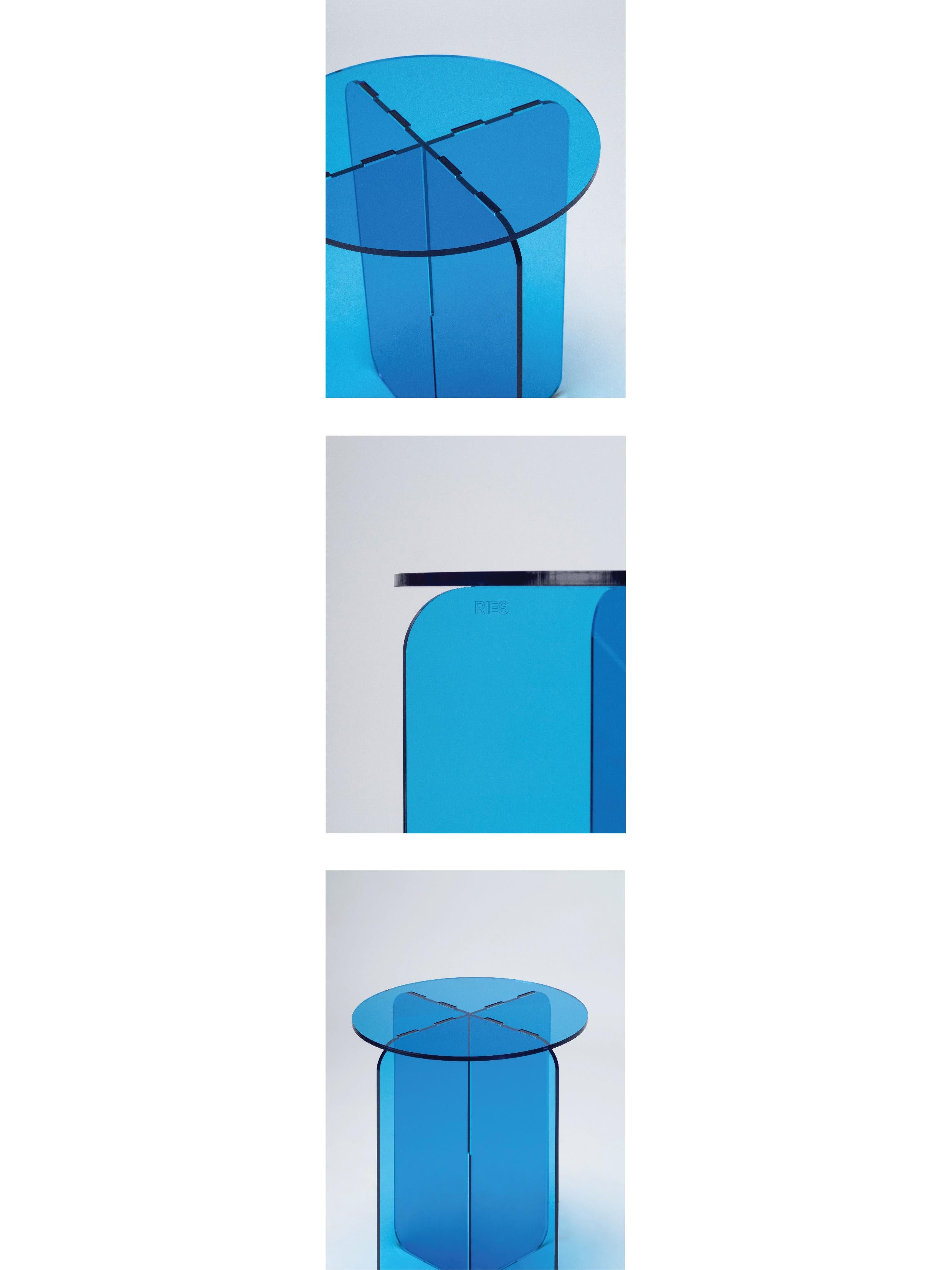 Minimaliste Table d'appoint contemporaine ROMA en acrylique transparent par Ries (Round Top) en vente