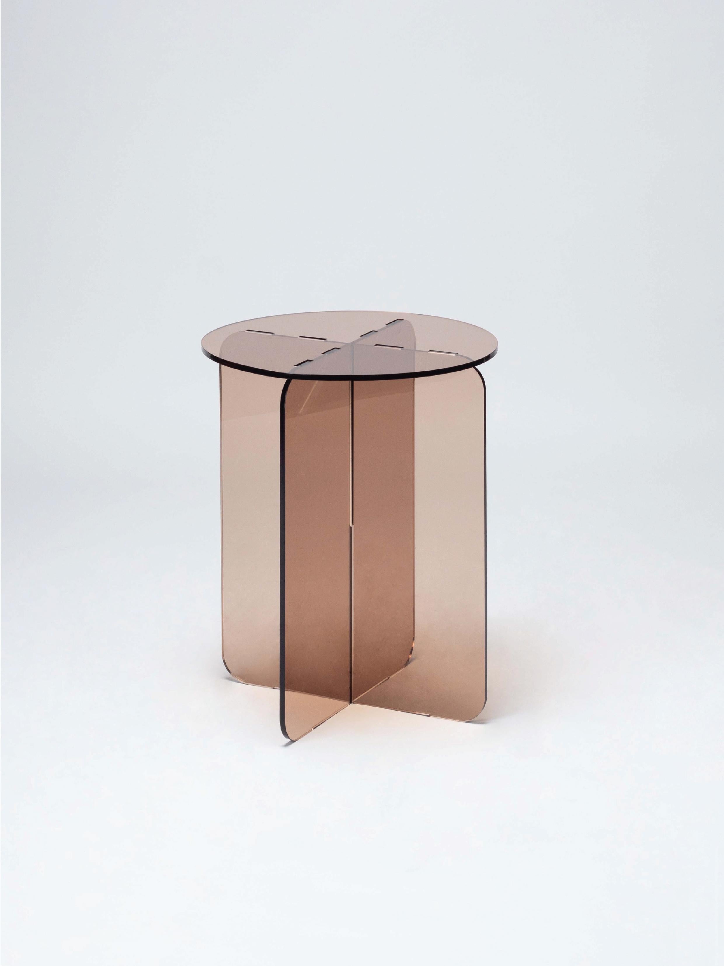 XXIe siècle et contemporain Table d'appoint contemporaine ROMA en acrylique transparent par Ries (Round Top) en vente